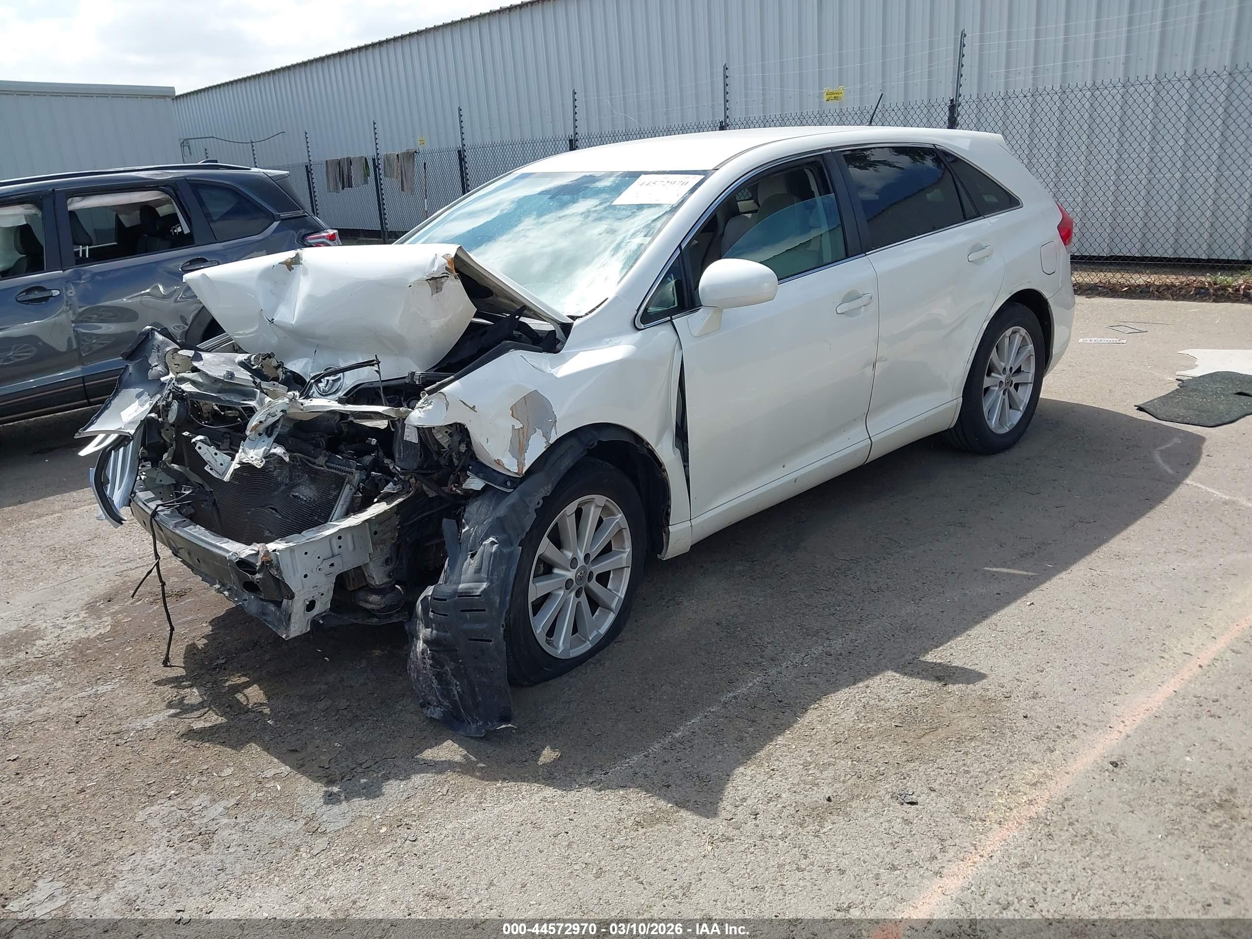 TOYOTA VENZA image 2
