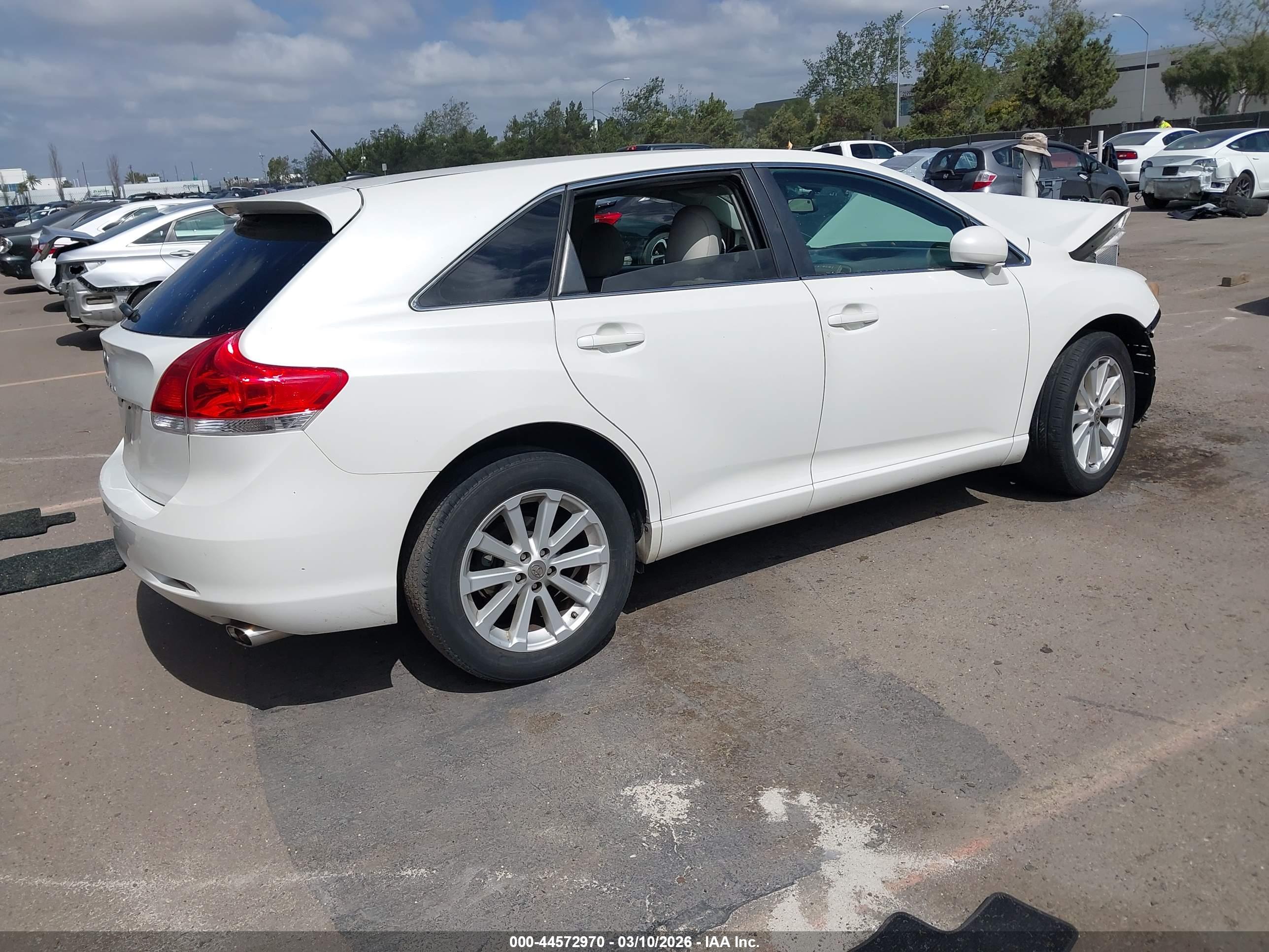 TOYOTA VENZA image 4