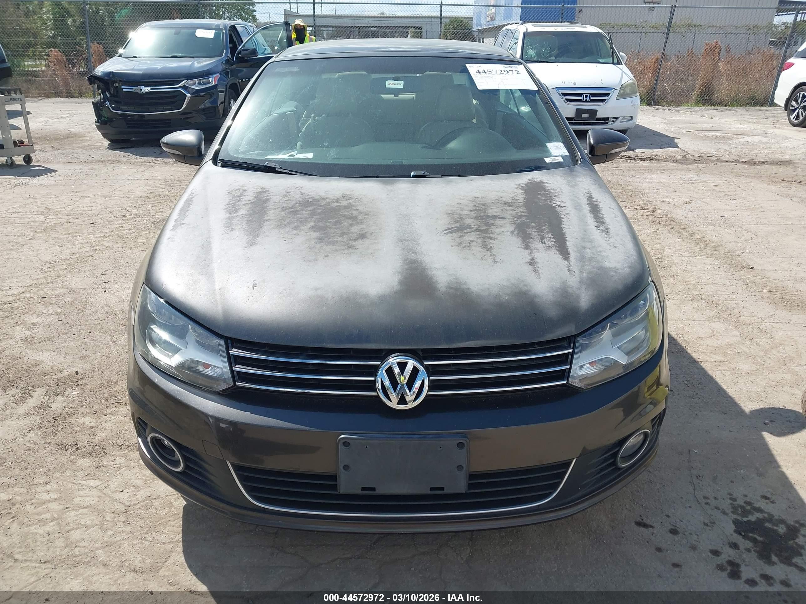 VOLKSWAGEN EOS image 6