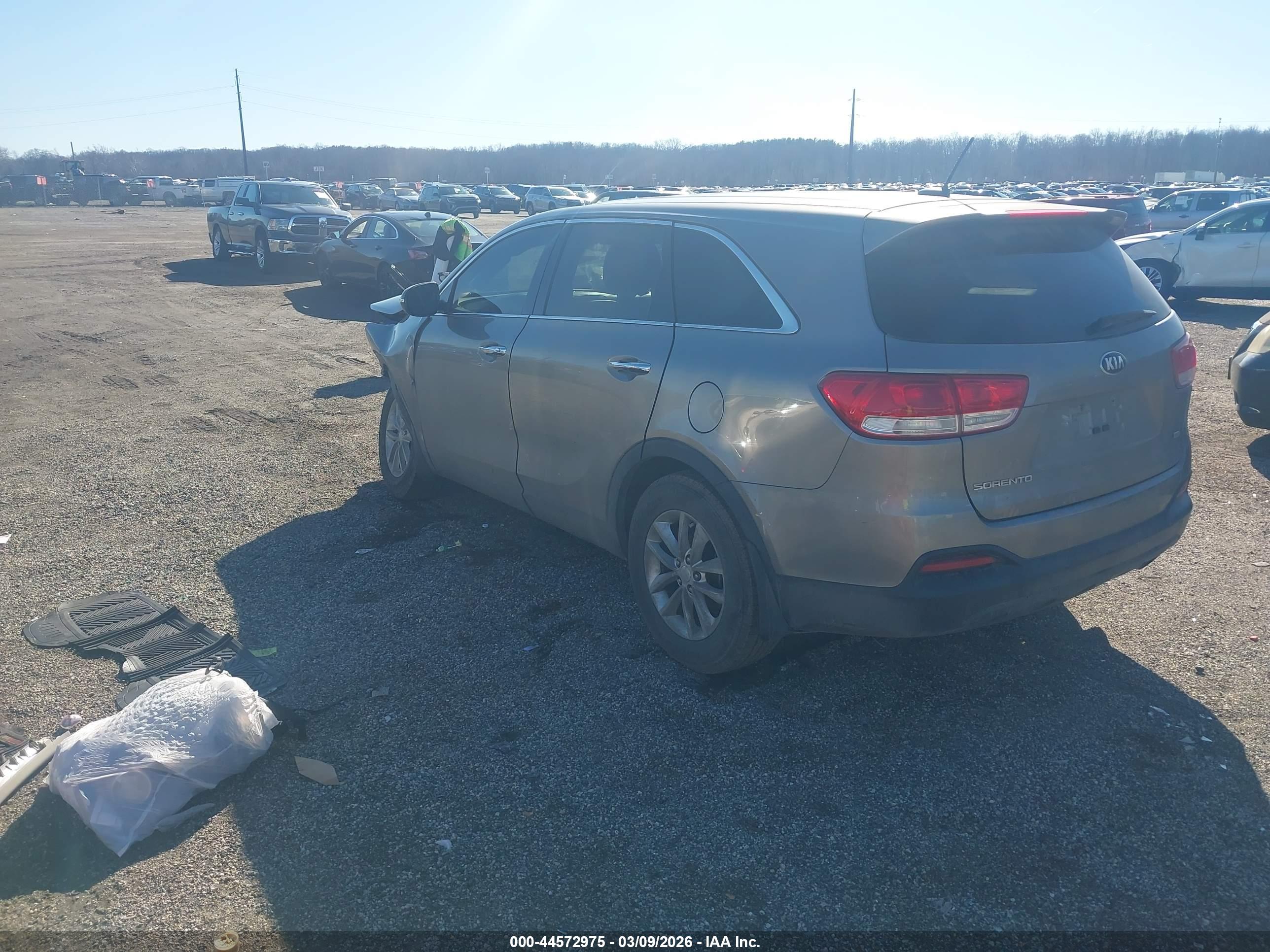 KIA SORENTO image 3