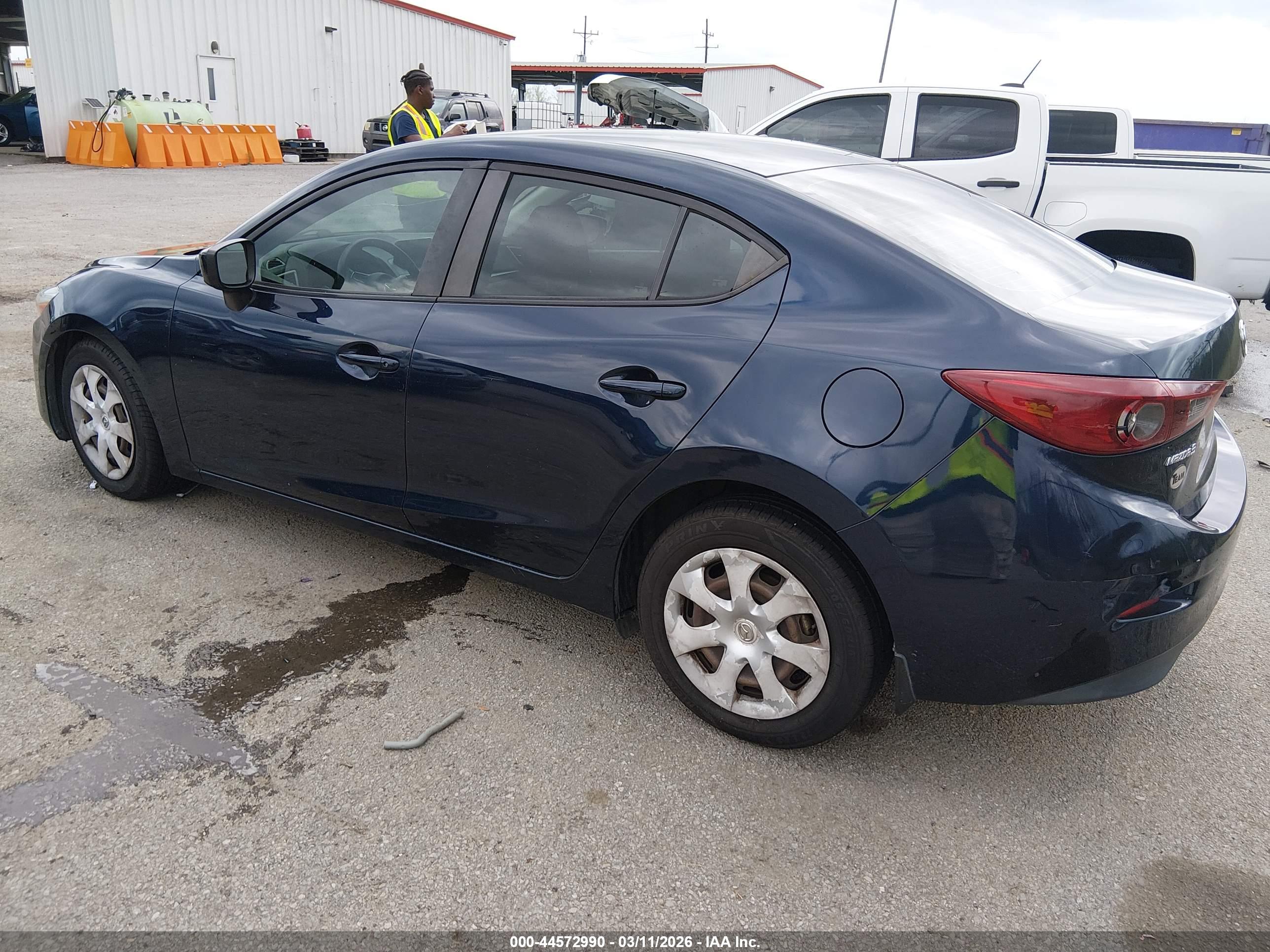 MAZDA MAZDA3 image 3