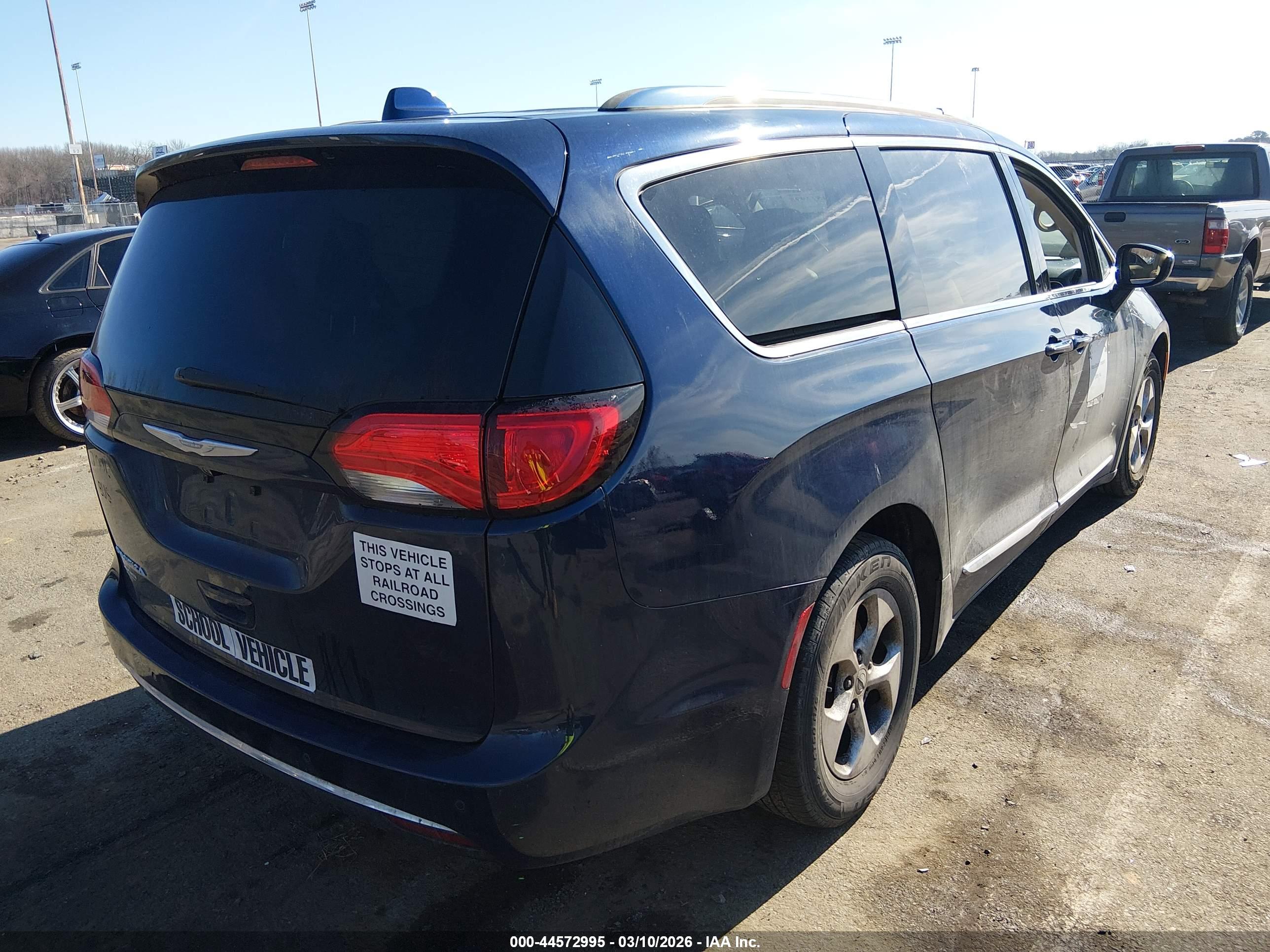 CHRYSLER PACIFICA image 4