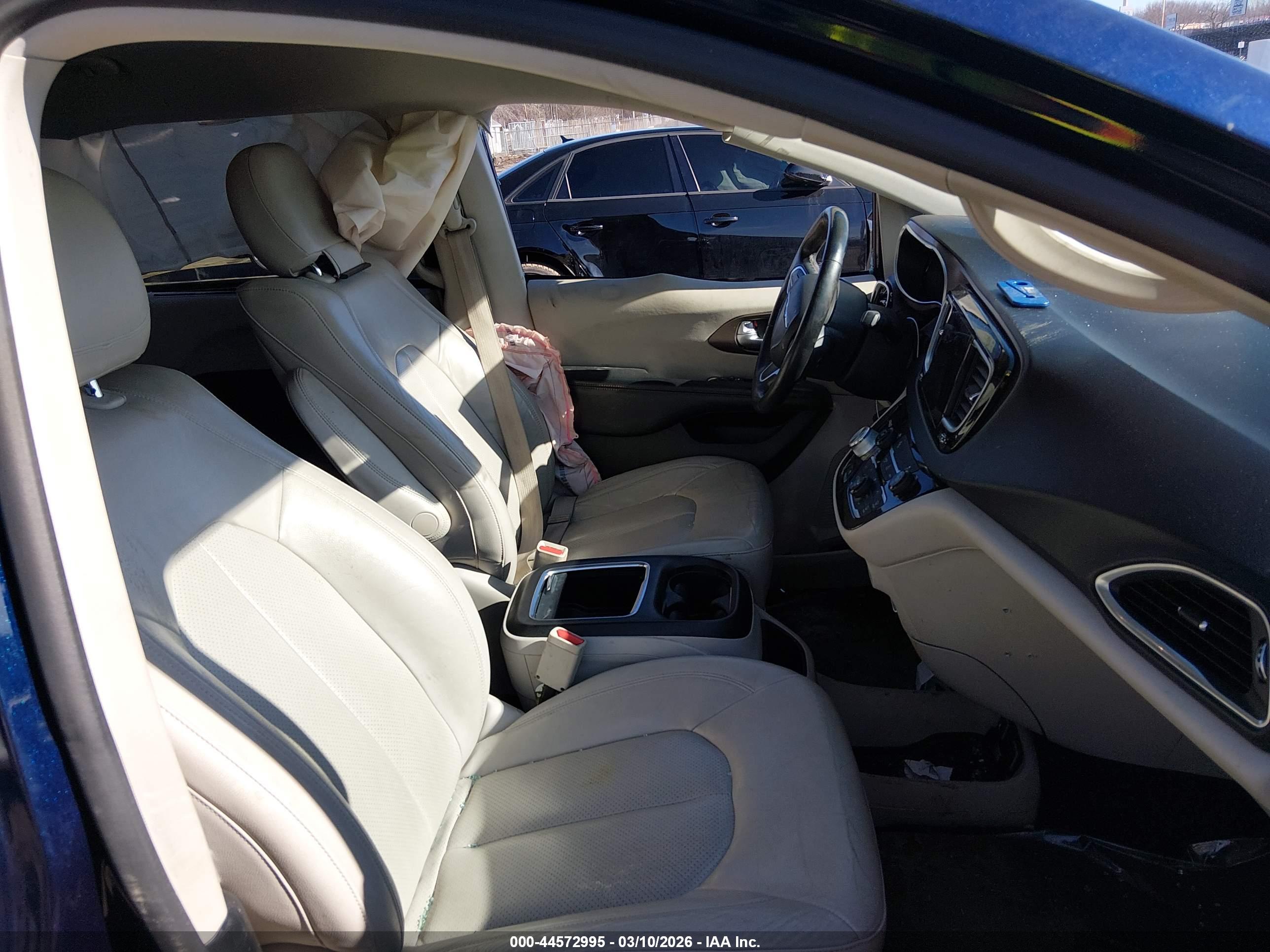 CHRYSLER PACIFICA image 5