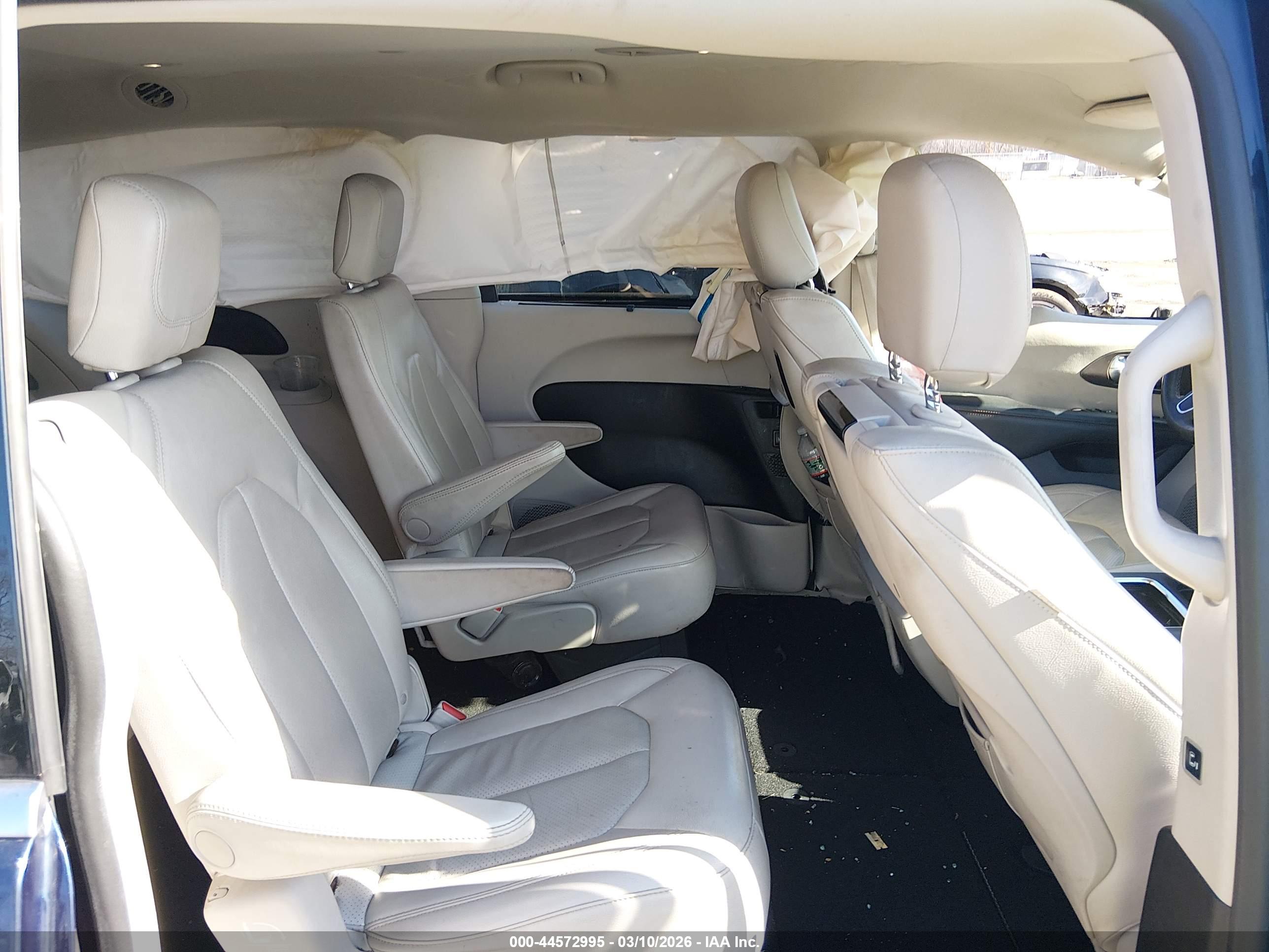 CHRYSLER PACIFICA image 8