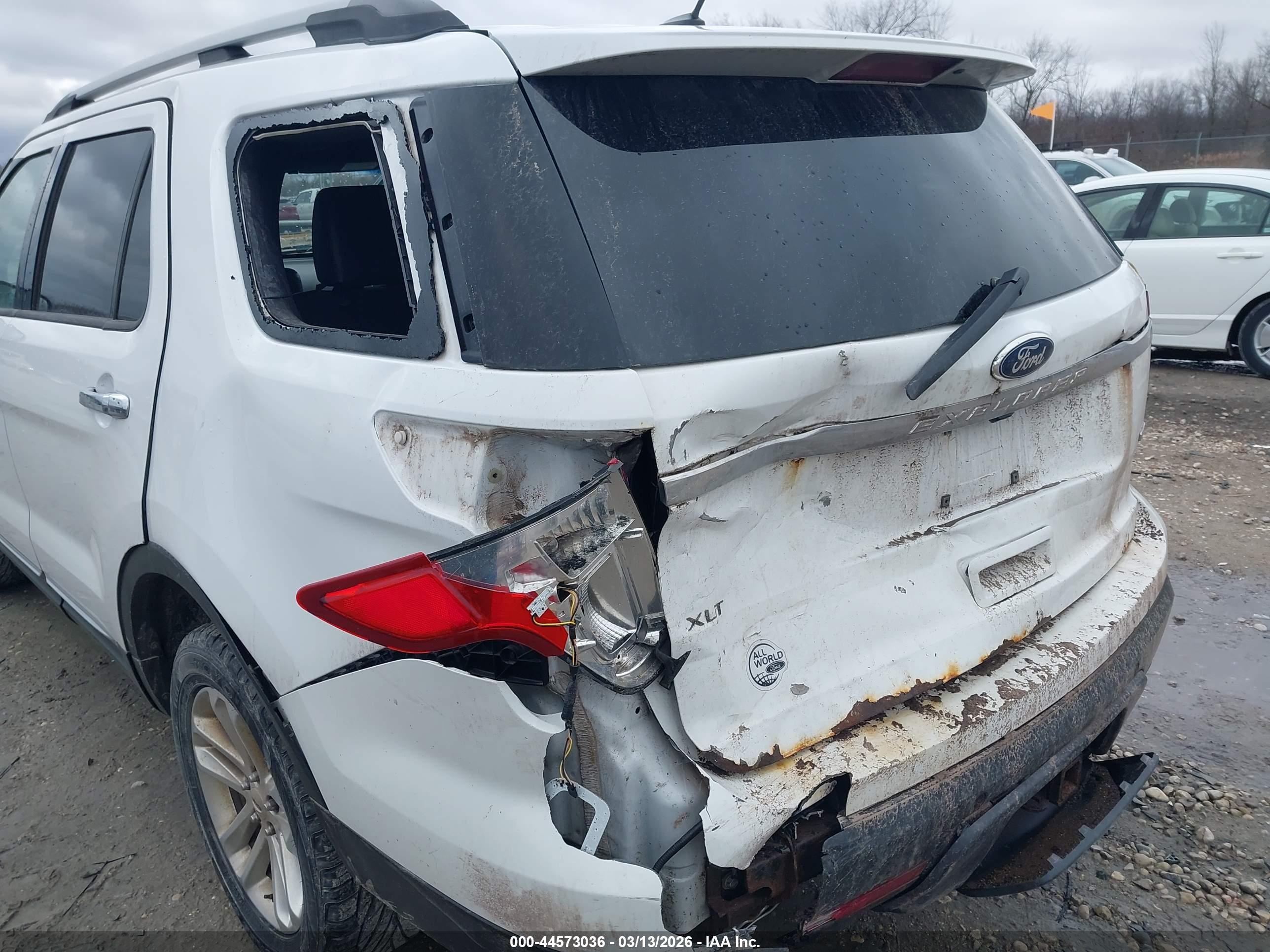 FORD EXPLORER image 6