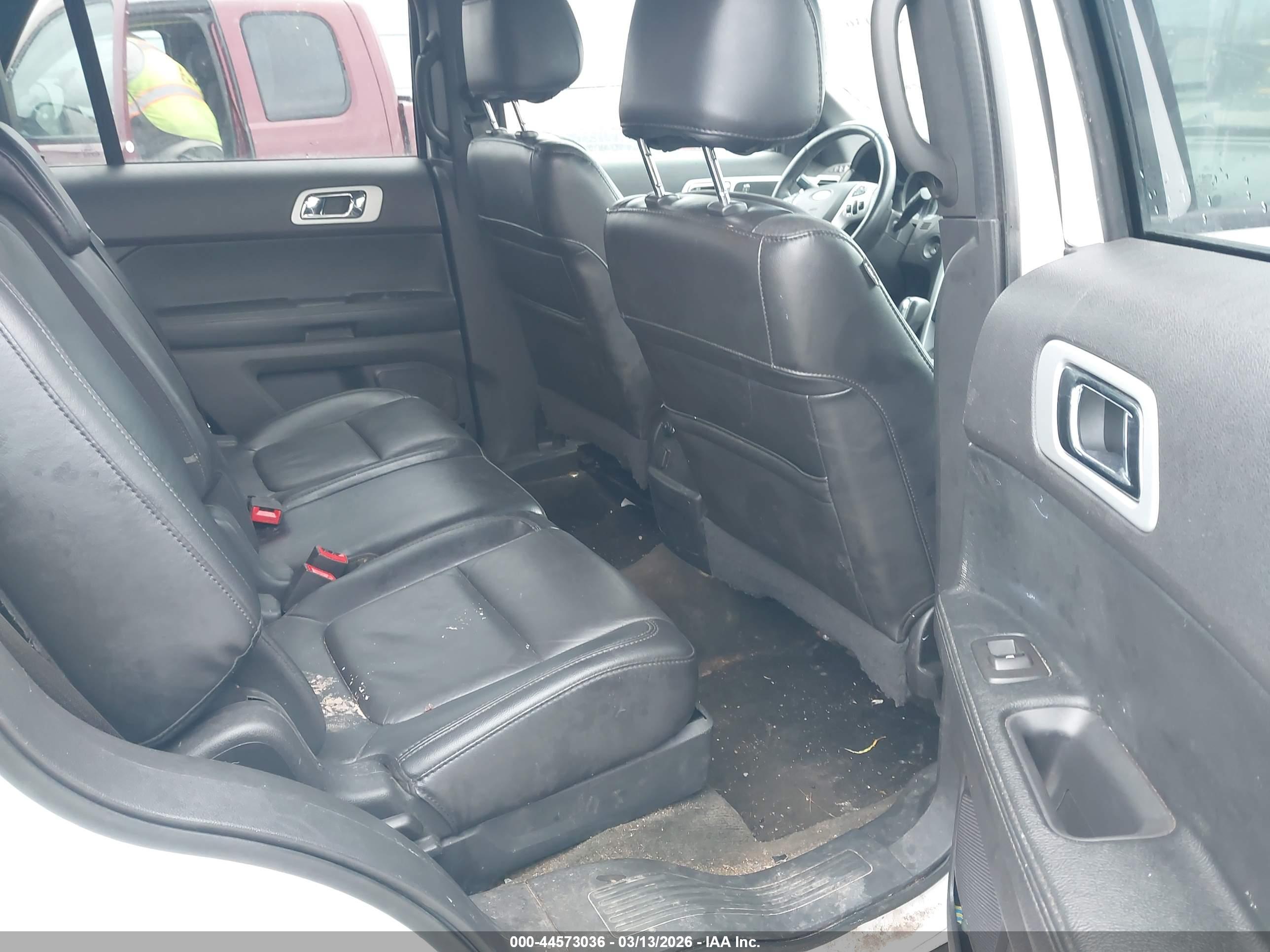 FORD EXPLORER image 8