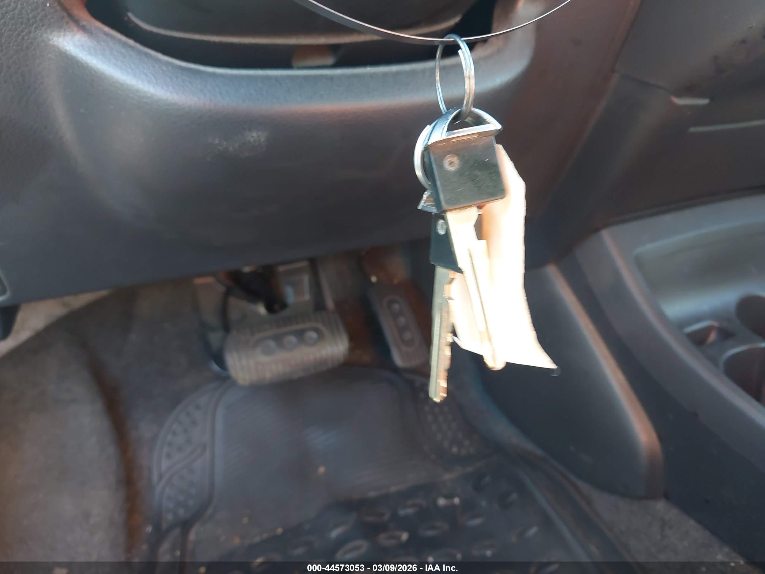 NISSAN VERSA image 11