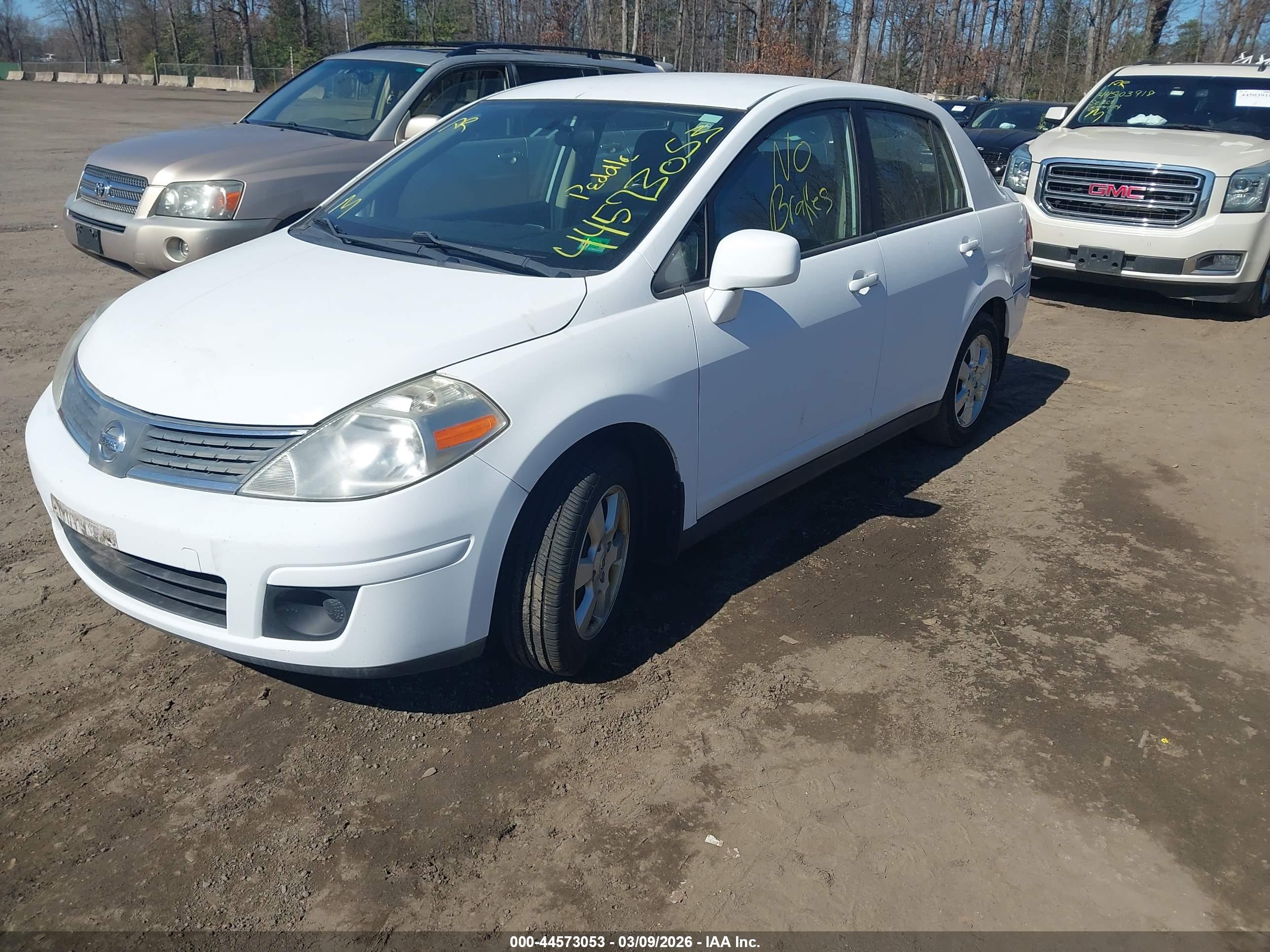 NISSAN VERSA image 2