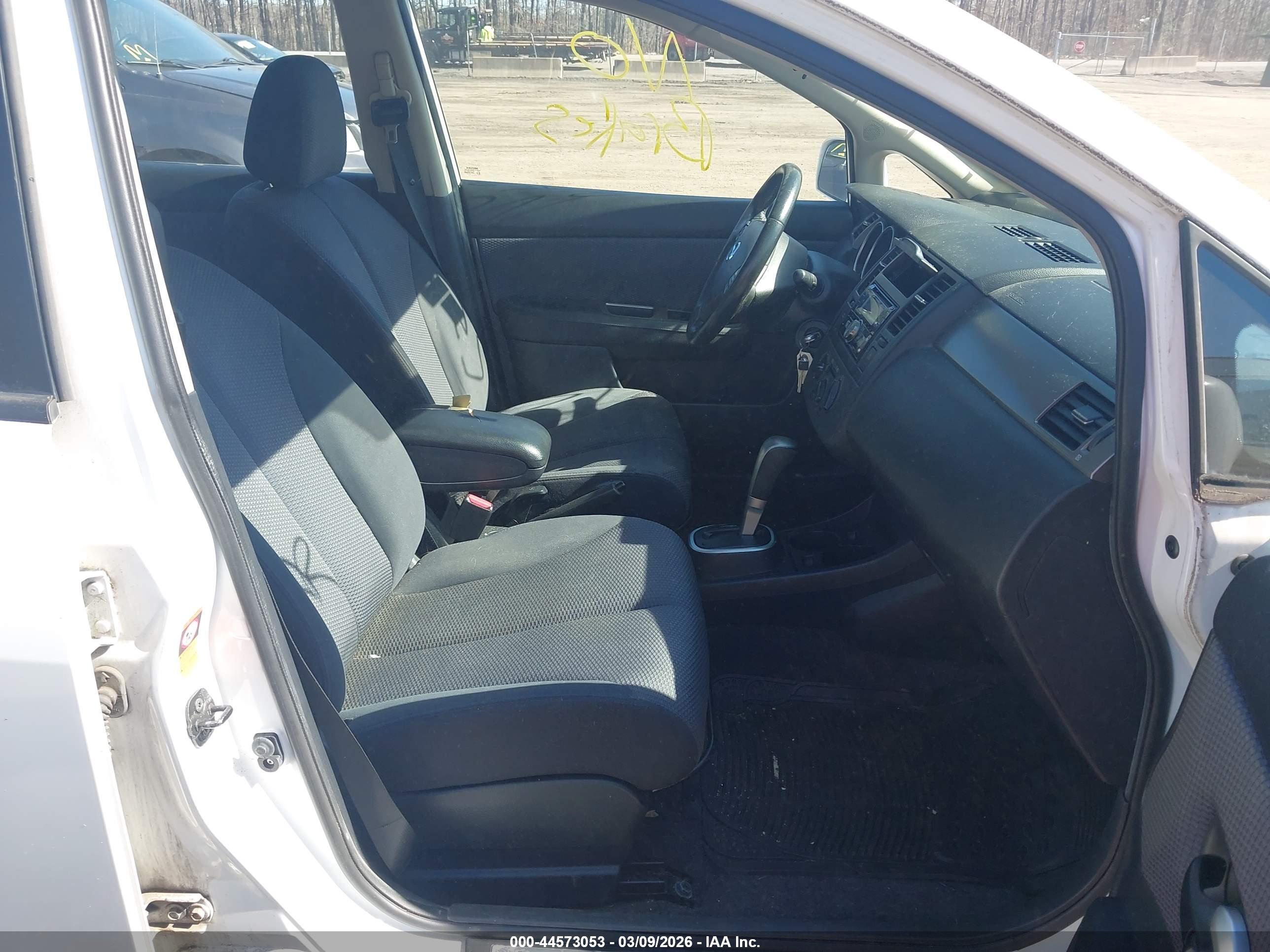 NISSAN VERSA image 5