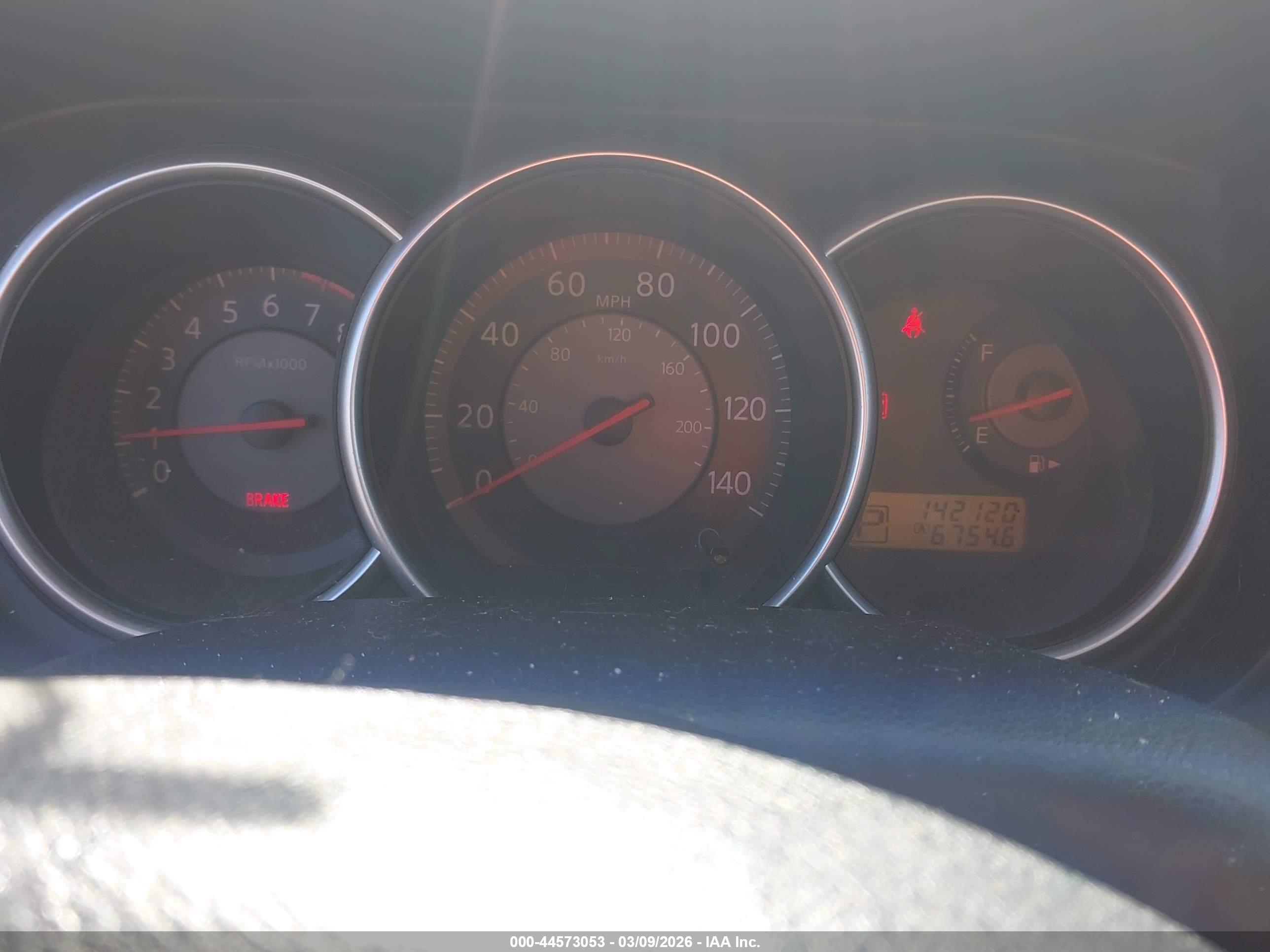 NISSAN VERSA image 7