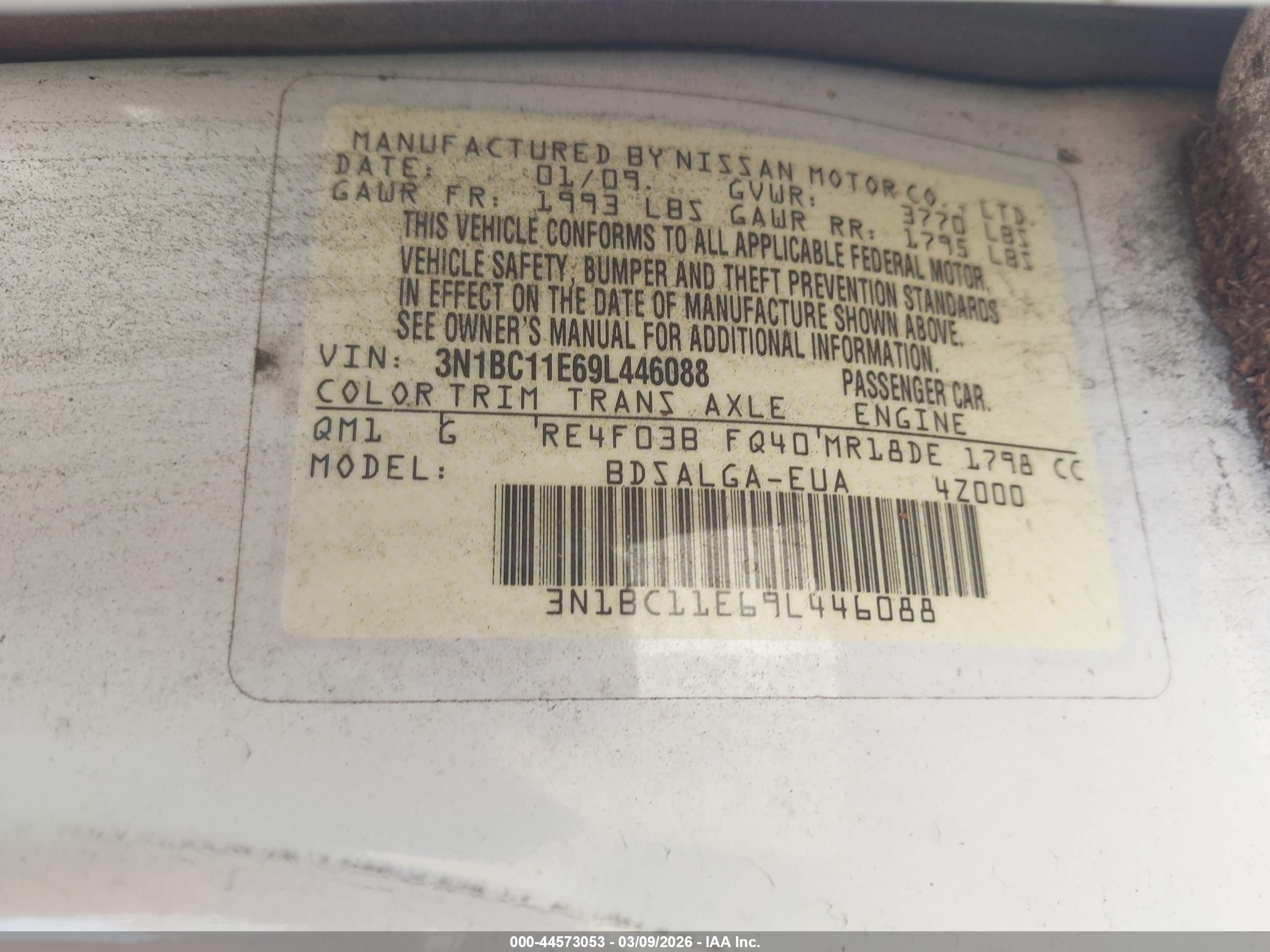 NISSAN VERSA image 9