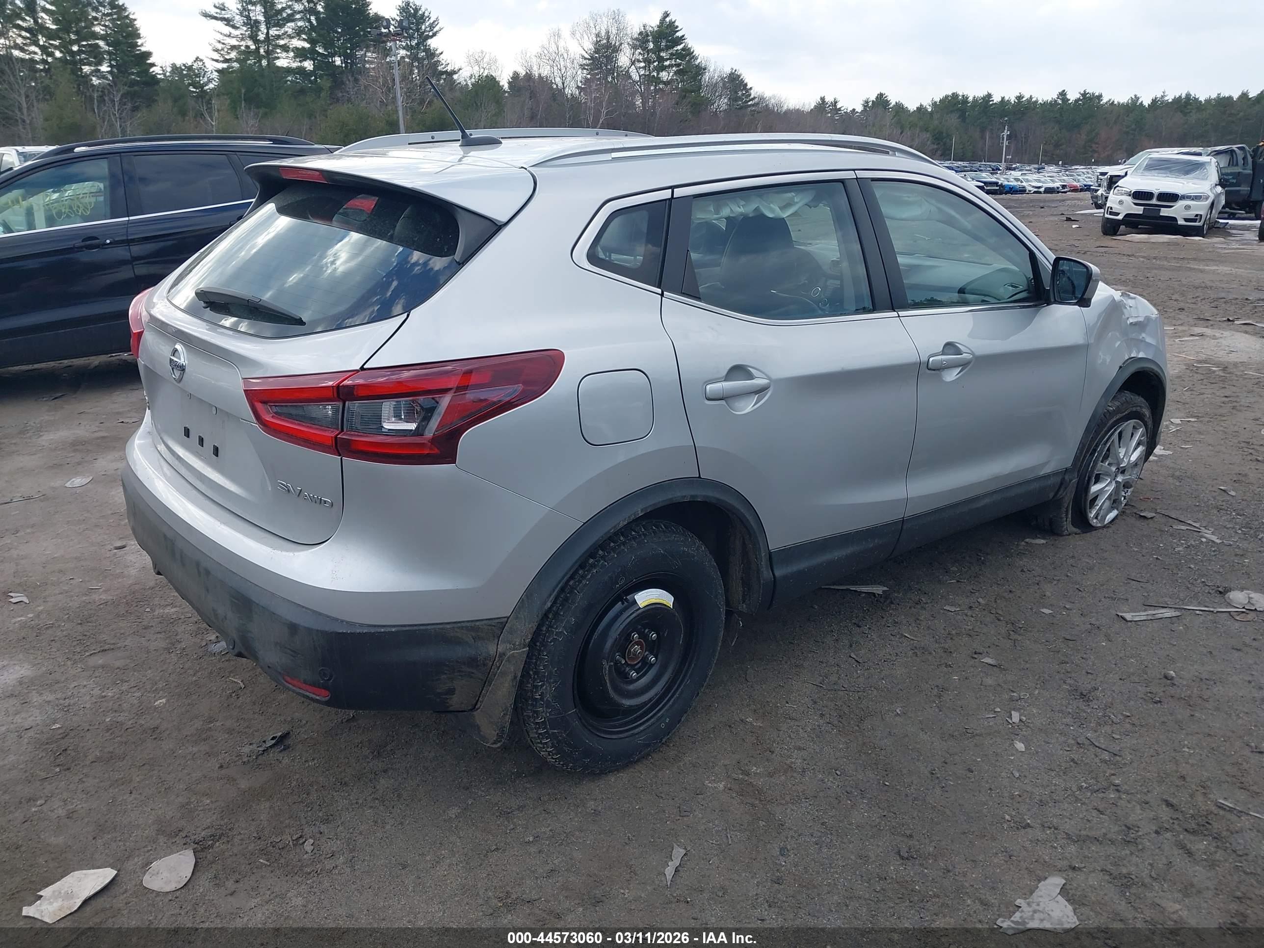 NISSAN ROGUE image 4