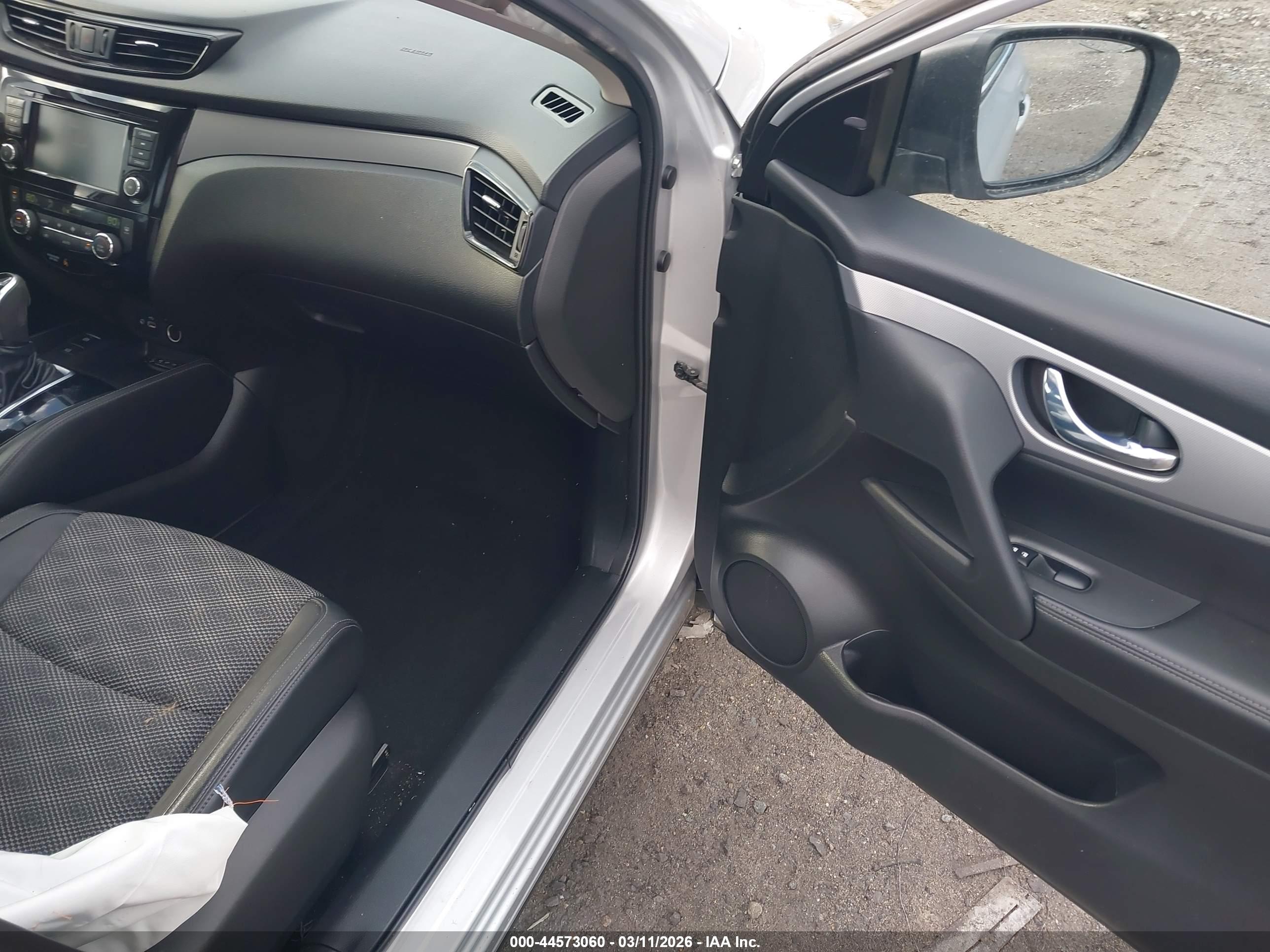 NISSAN ROGUE image 5