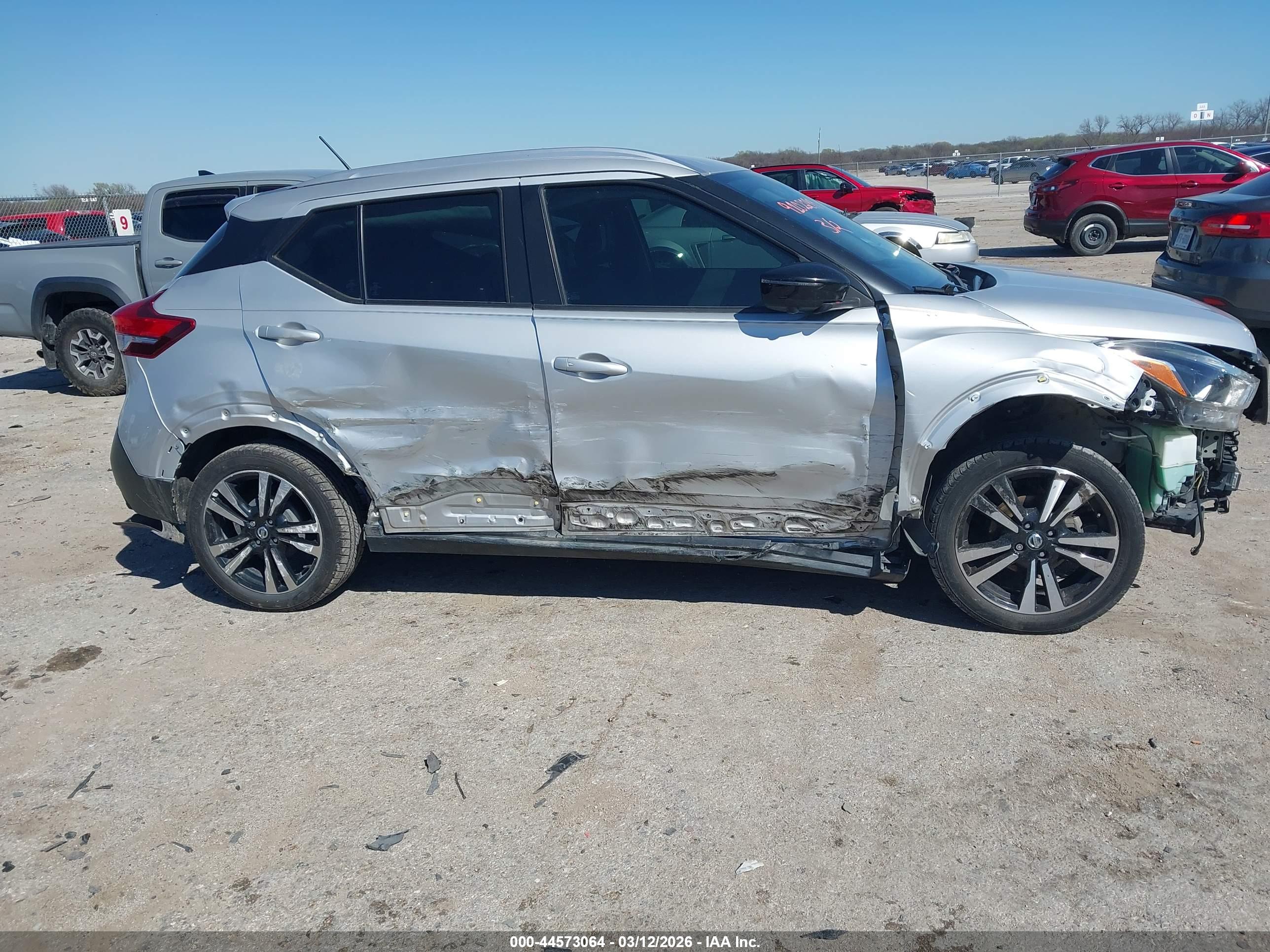 NISSAN KICKS image 6