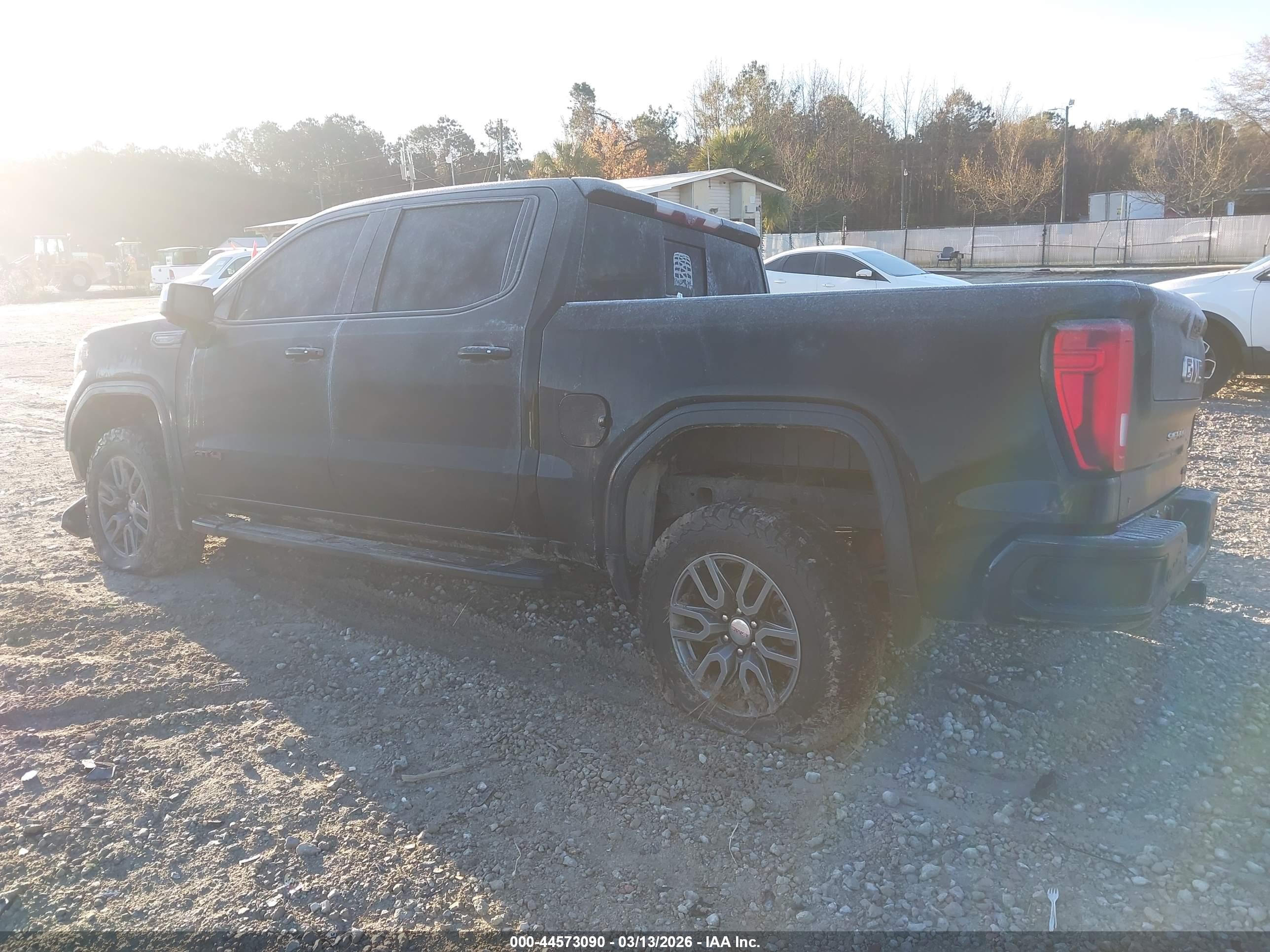 GMC SIERRA image 3