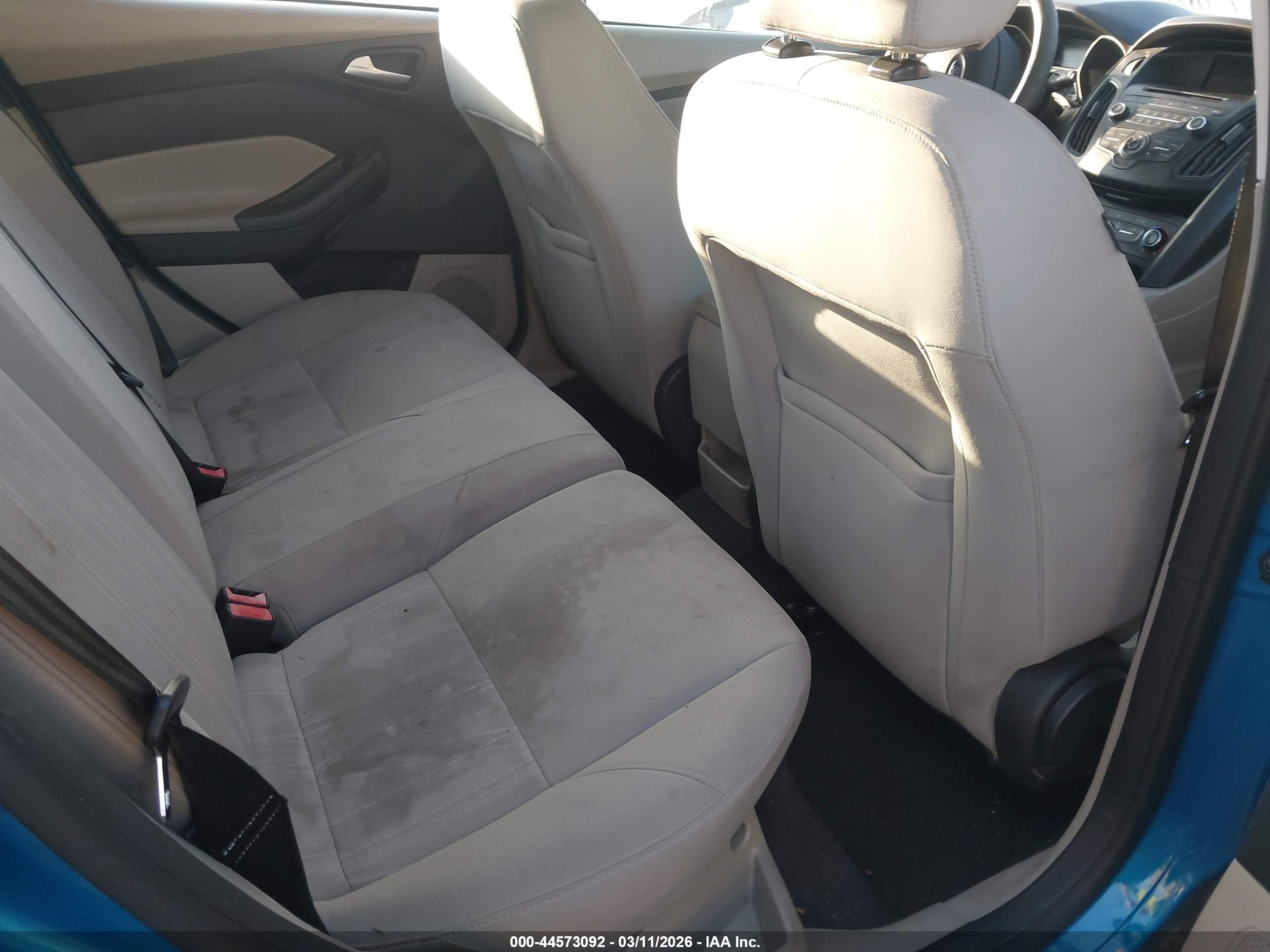 FORD FOCUS image 8