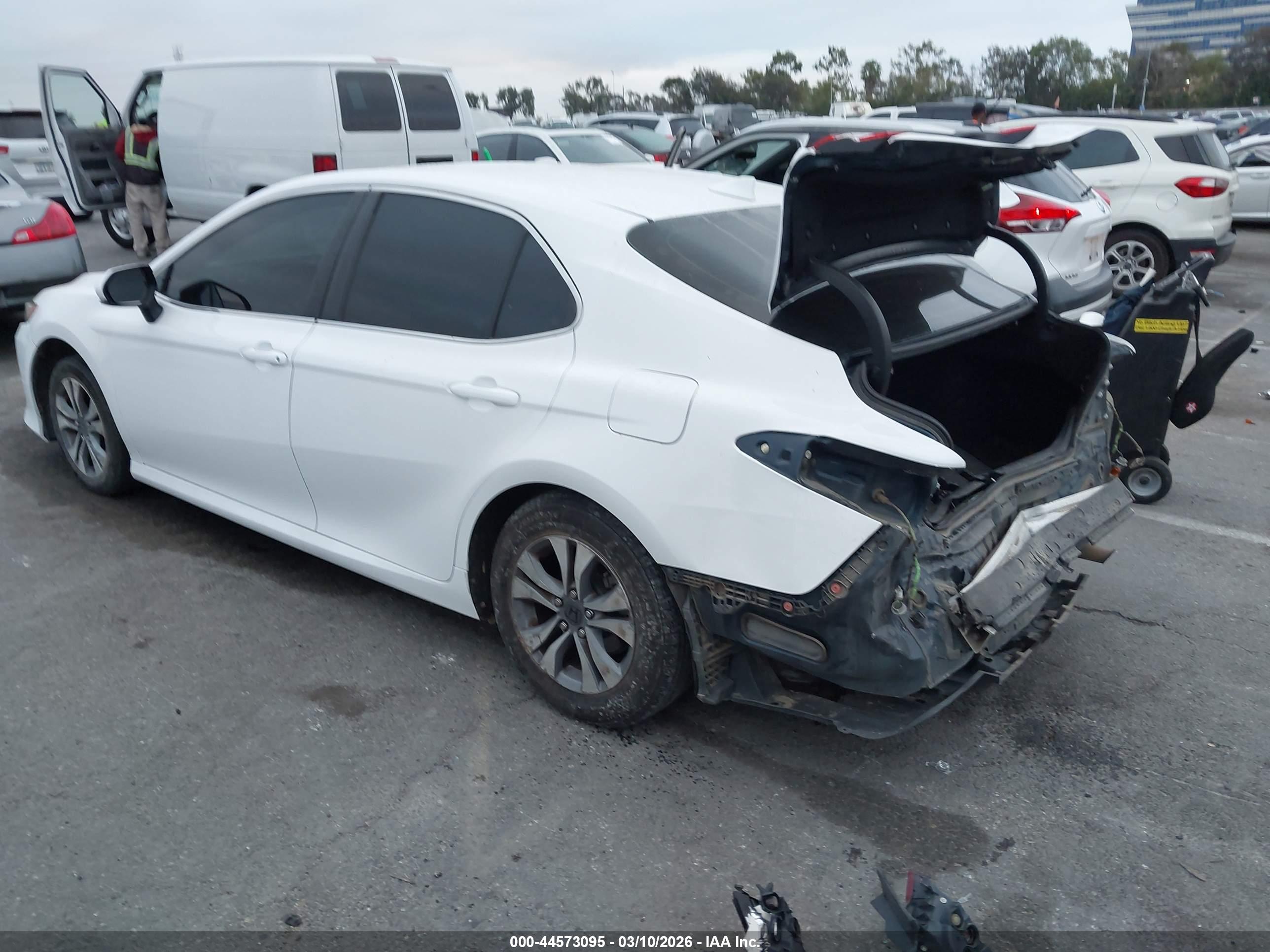 TOYOTA CAMRY image 3