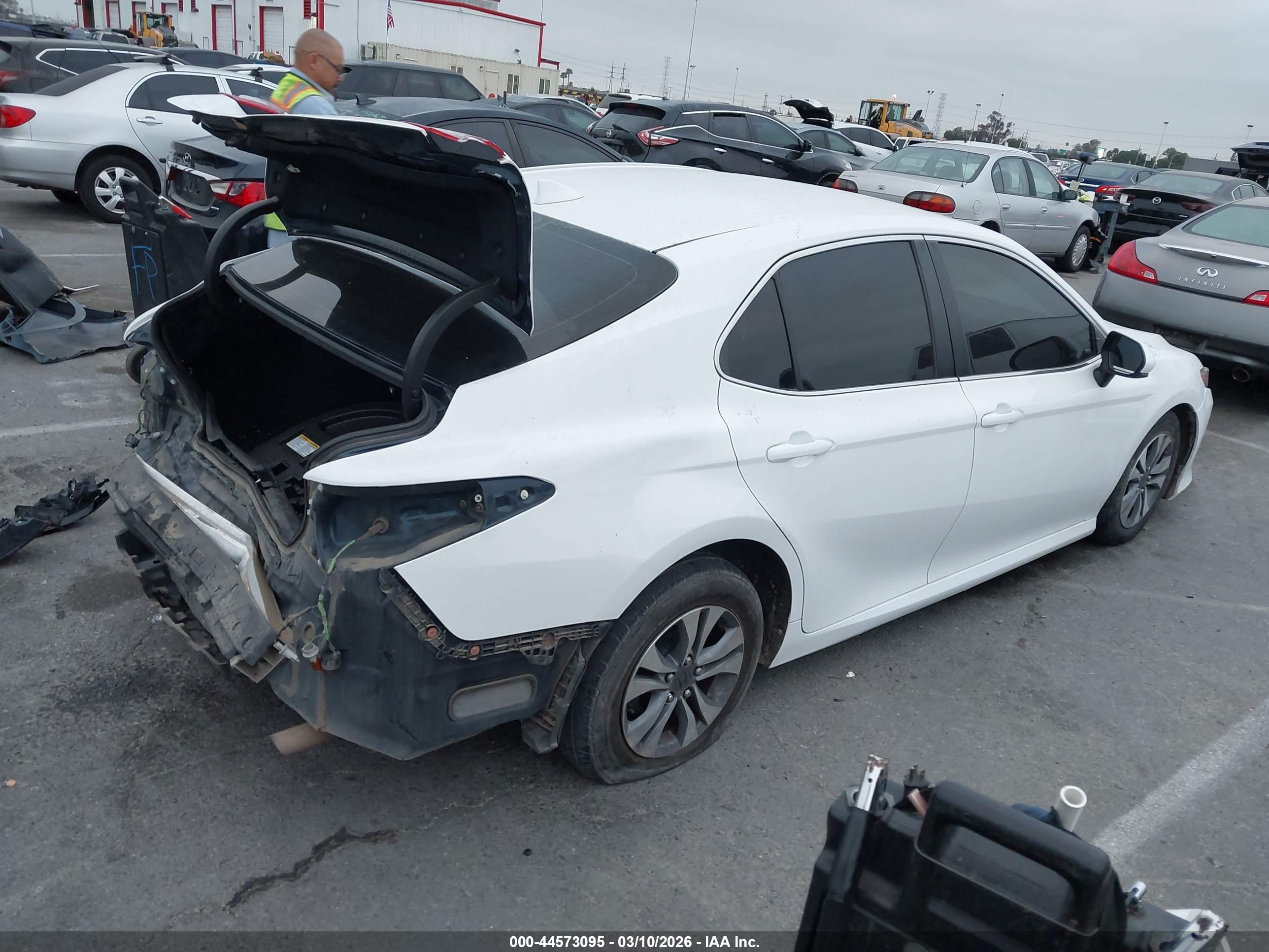 TOYOTA CAMRY image 4