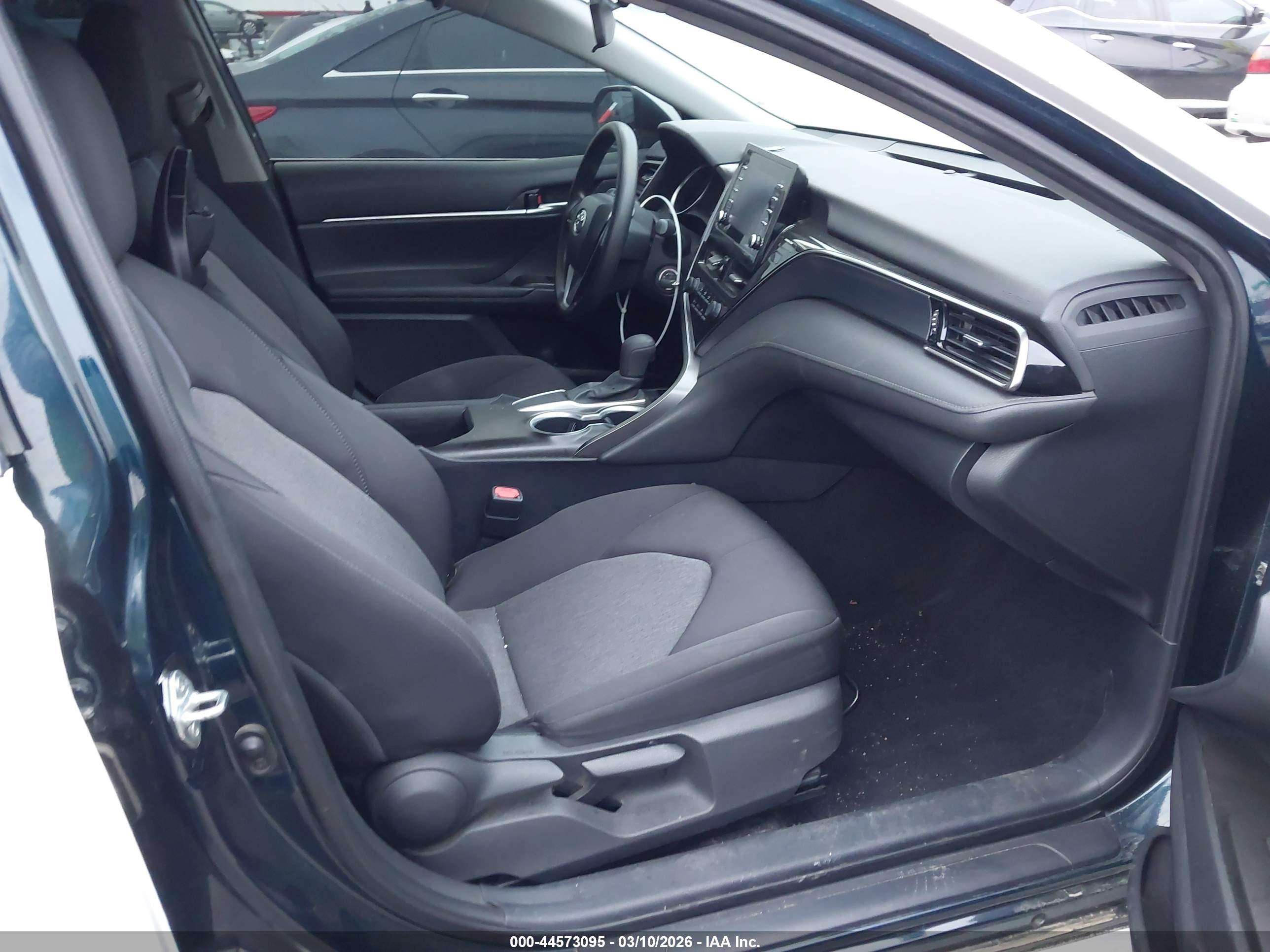 TOYOTA CAMRY image 5