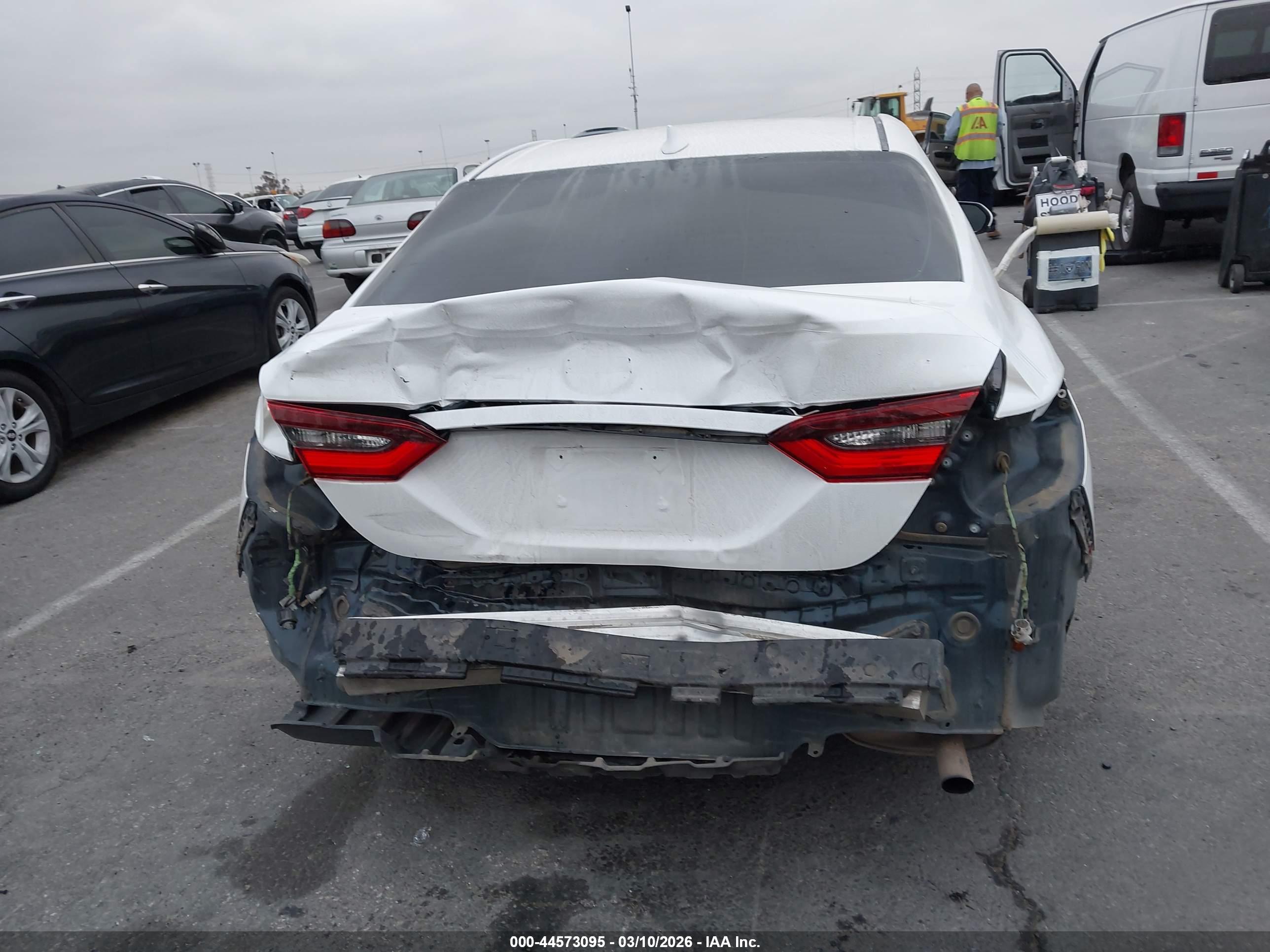 TOYOTA CAMRY image 6