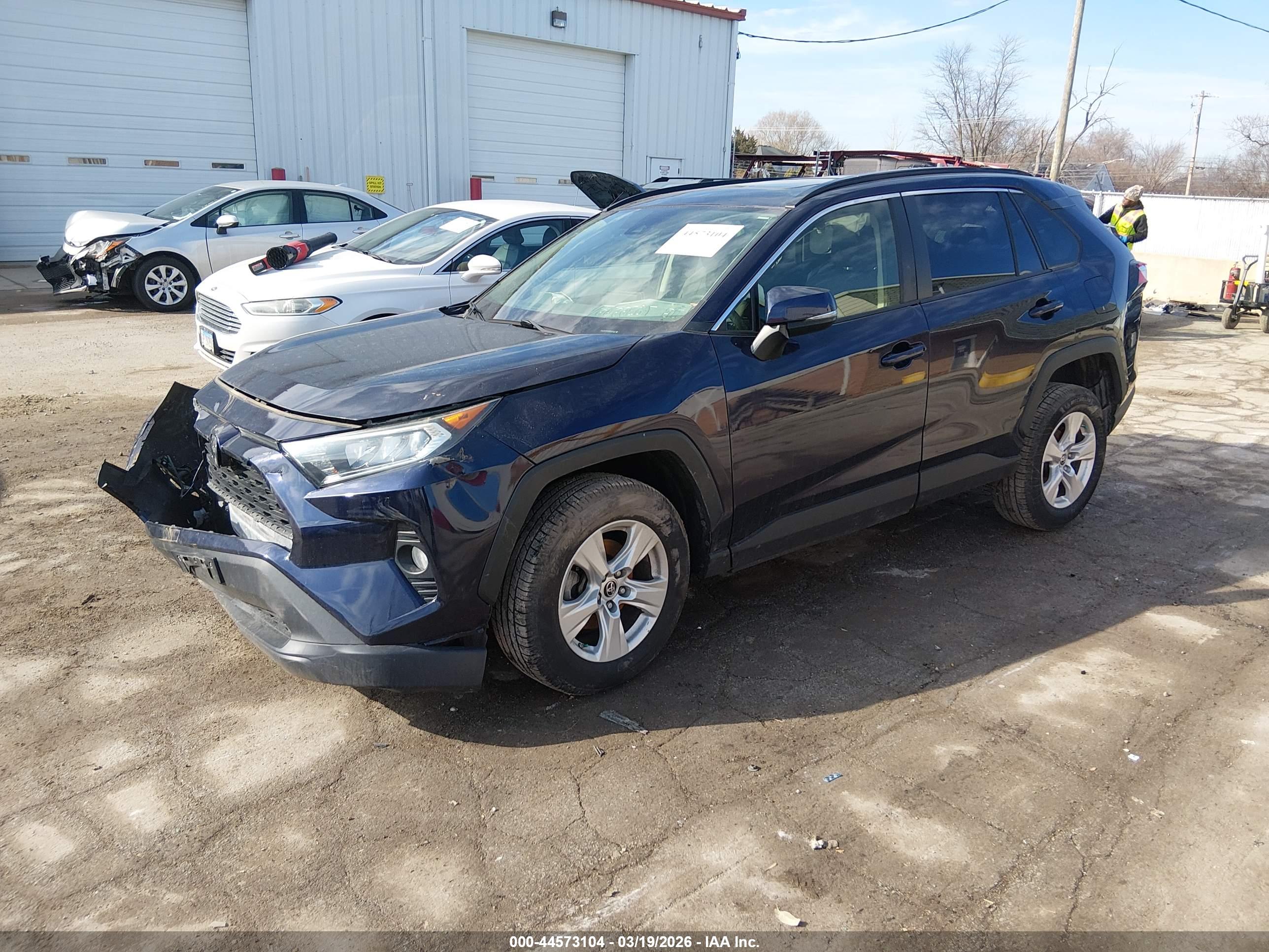 TOYOTA RAV4 image 2