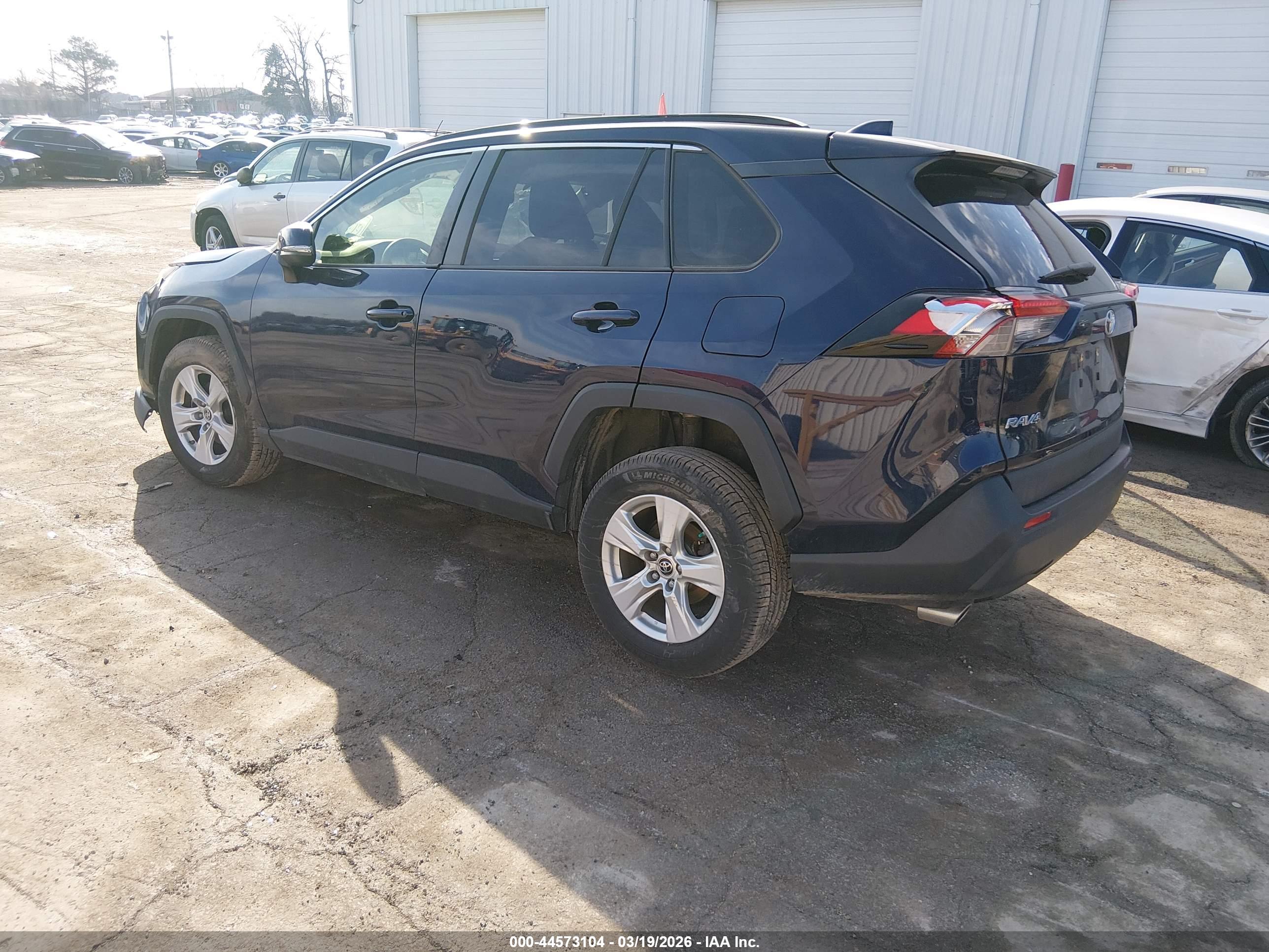 TOYOTA RAV4 image 3