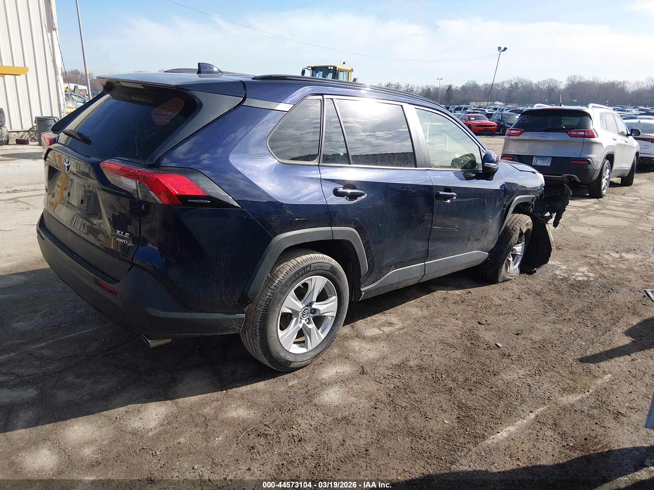 TOYOTA RAV4 image 4