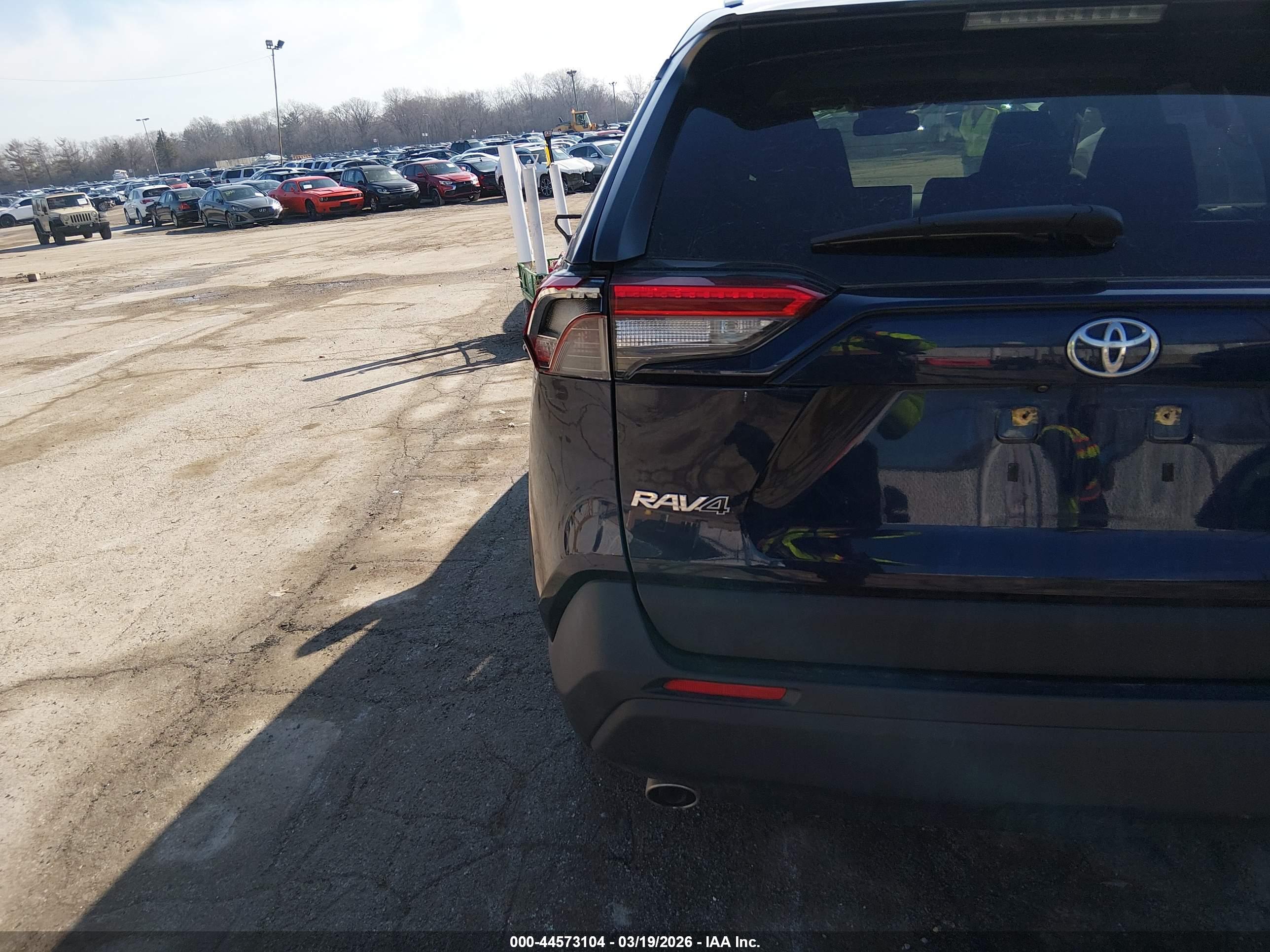 TOYOTA RAV4 image 6