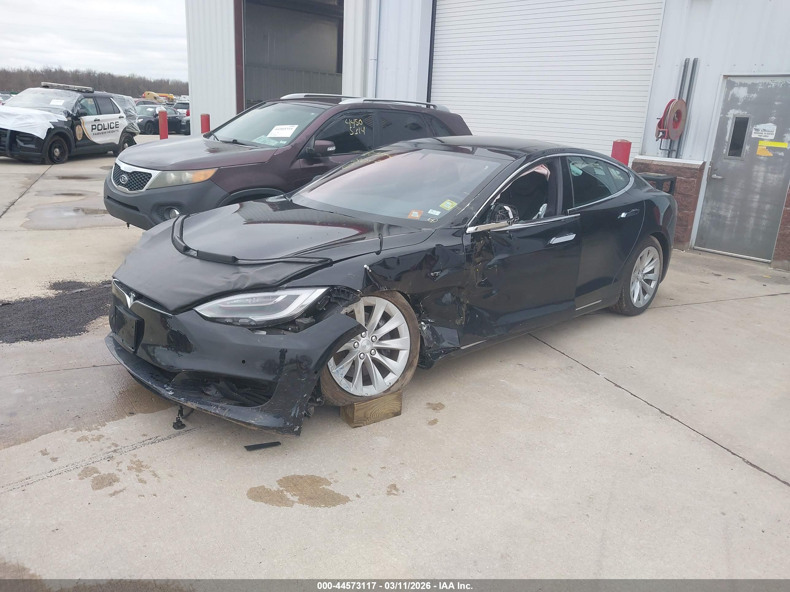 TESLA MODEL image 2