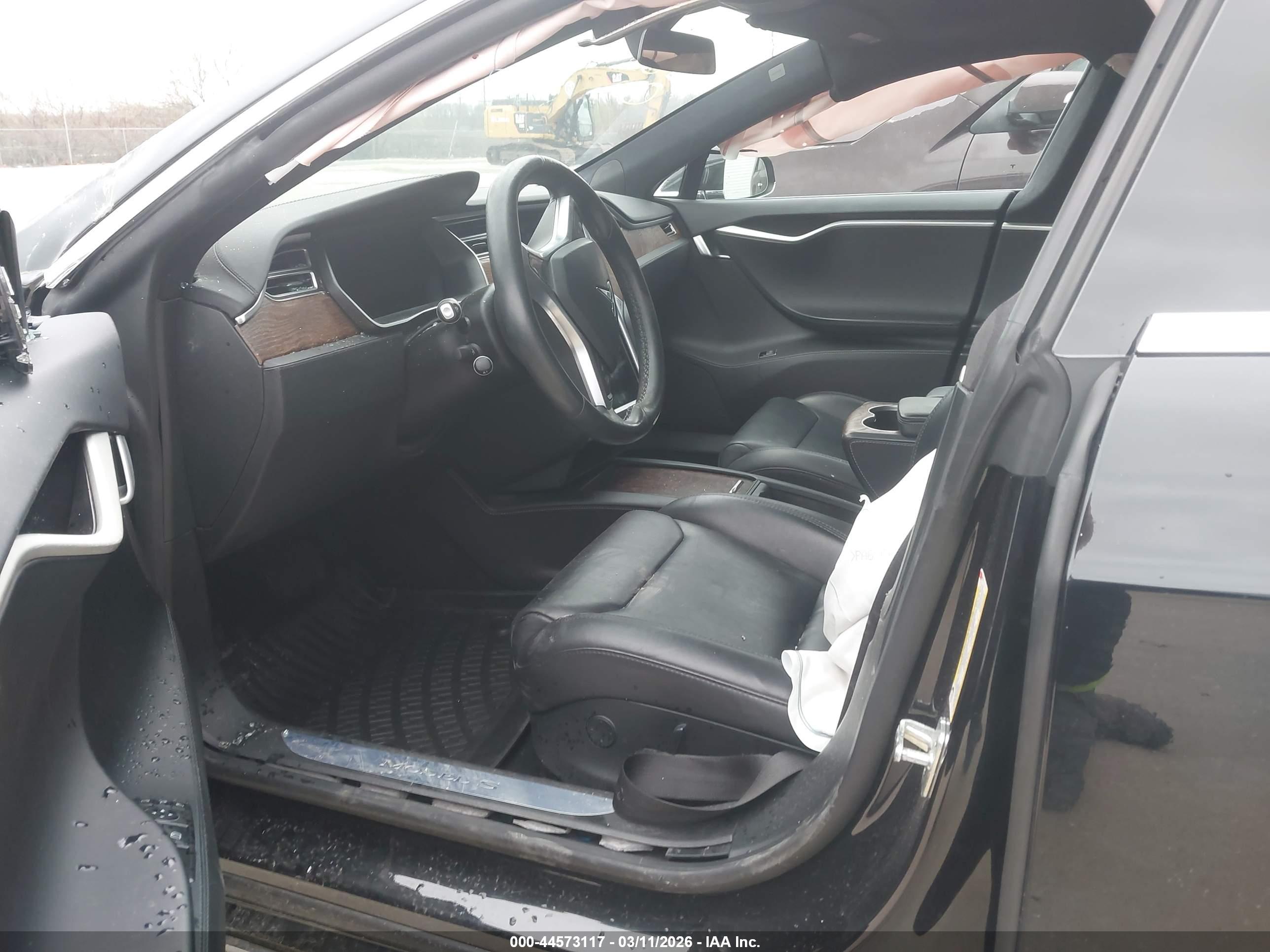 TESLA MODEL image 5