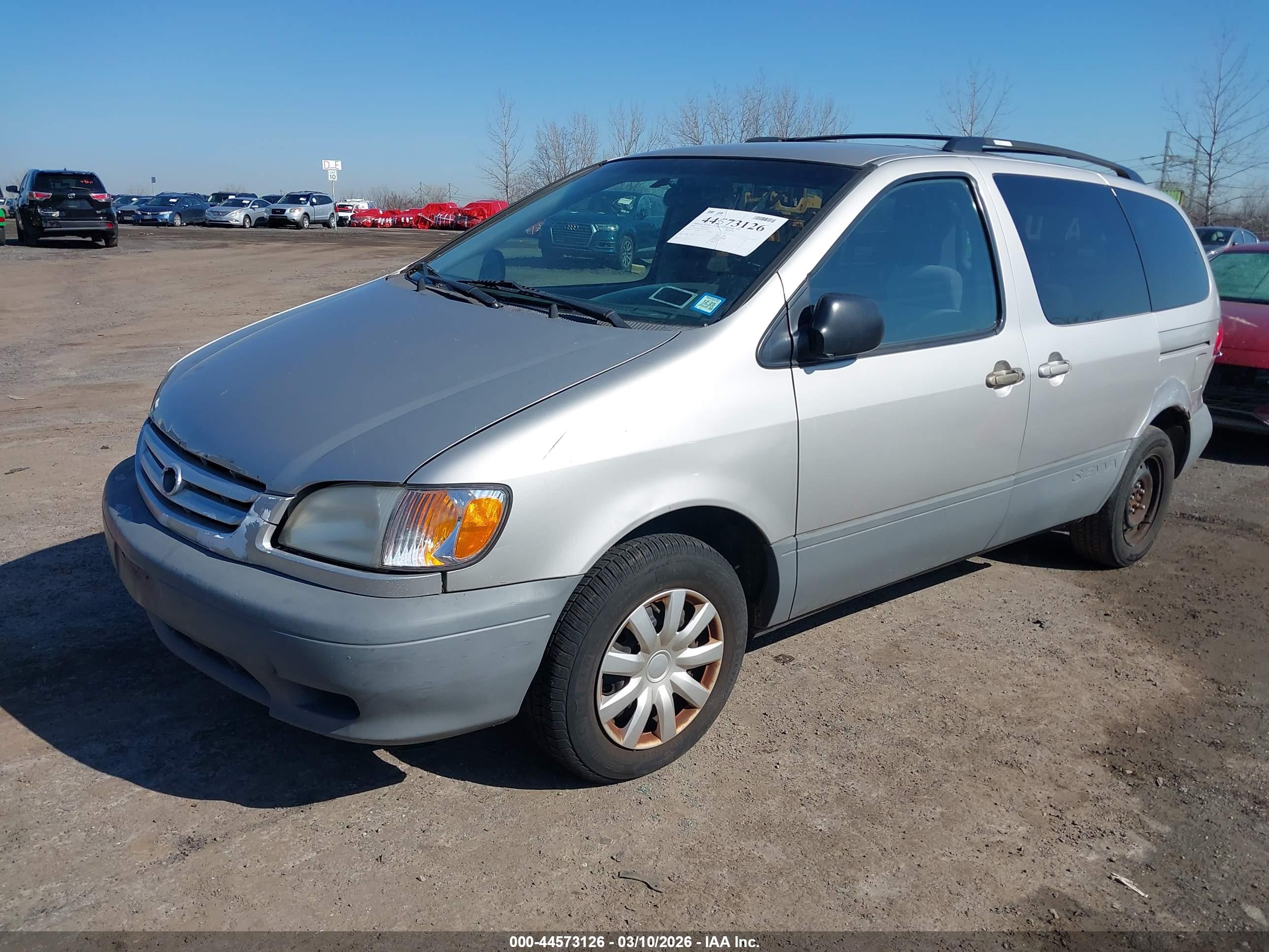 TOYOTA SIENNA image 2