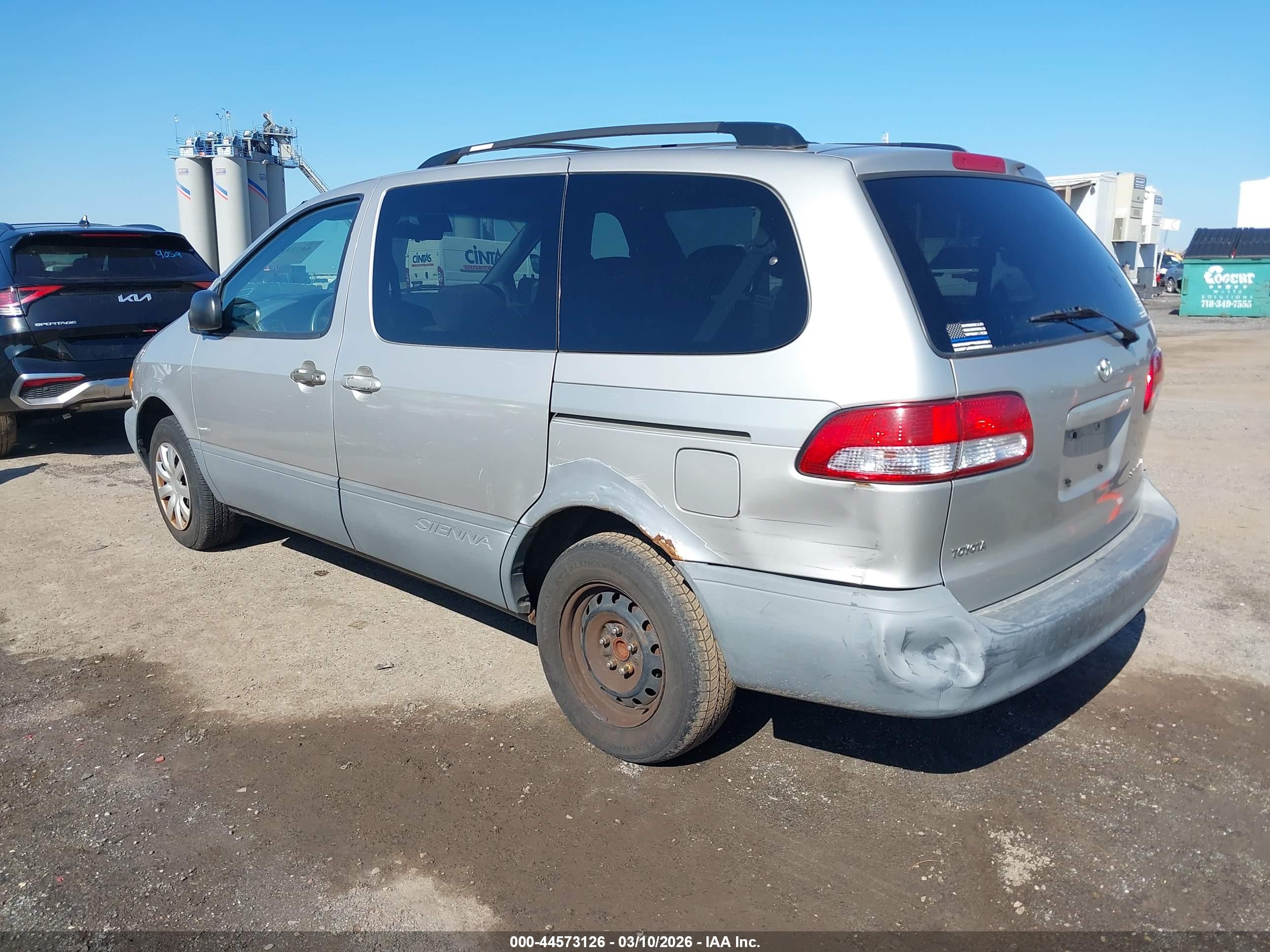 TOYOTA SIENNA image 3
