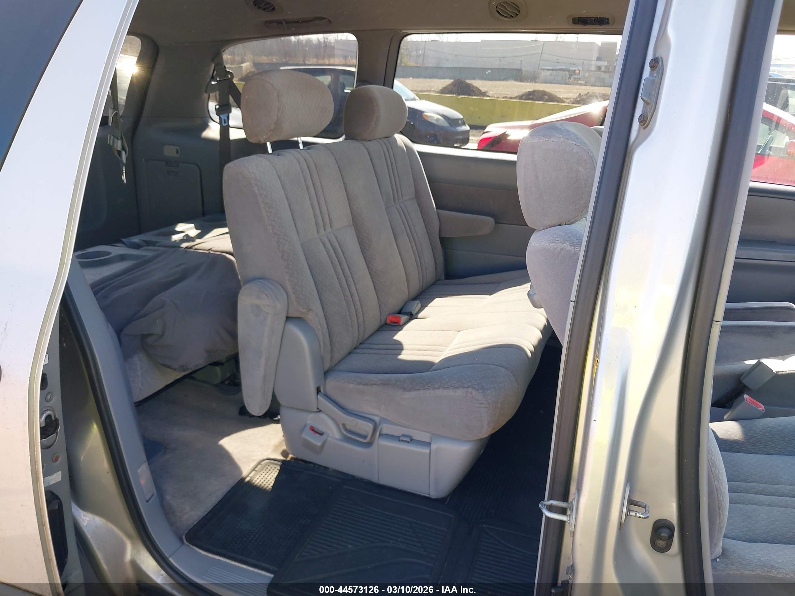 TOYOTA SIENNA image 8