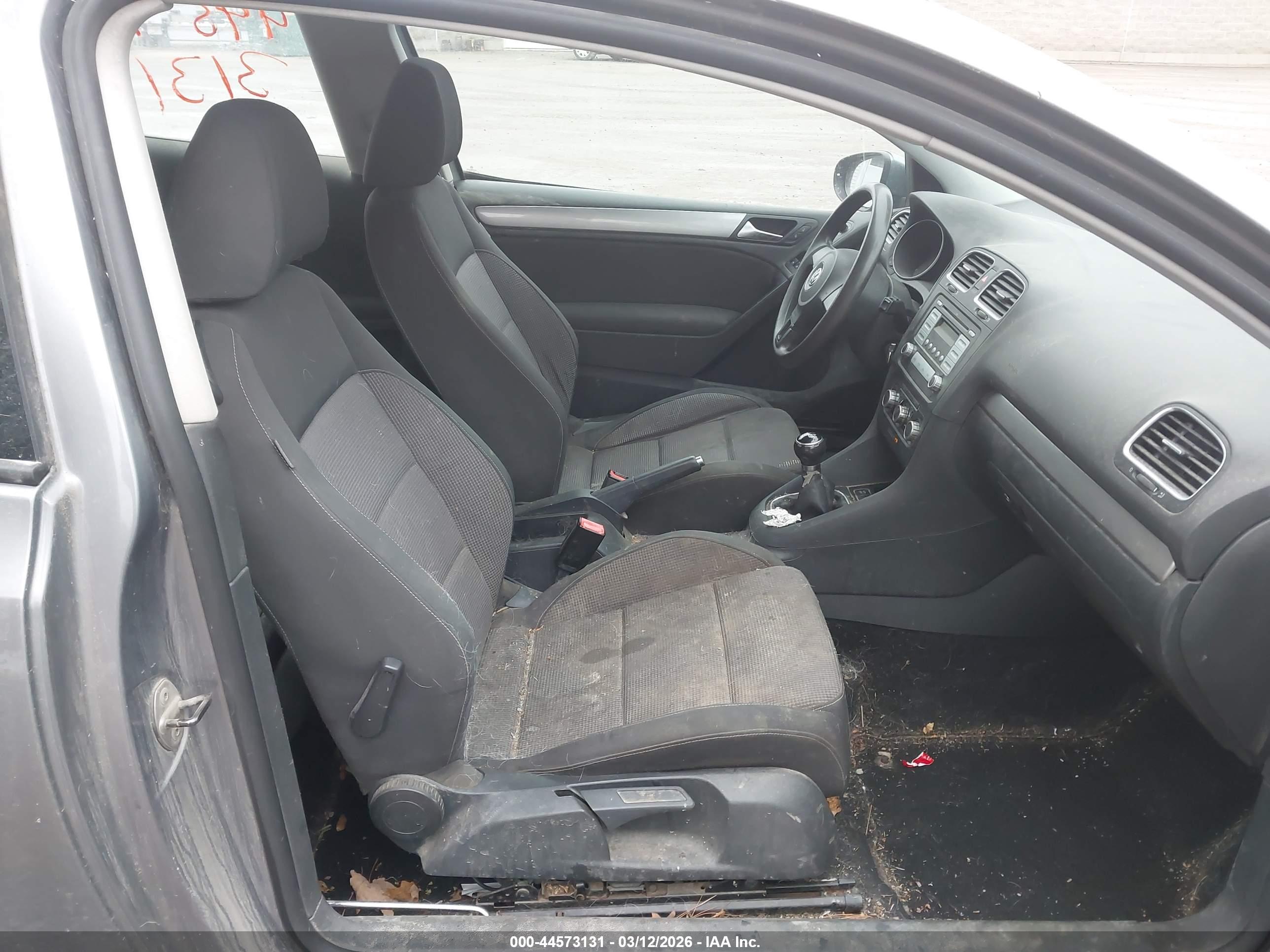 VOLKSWAGEN GOLF image 5