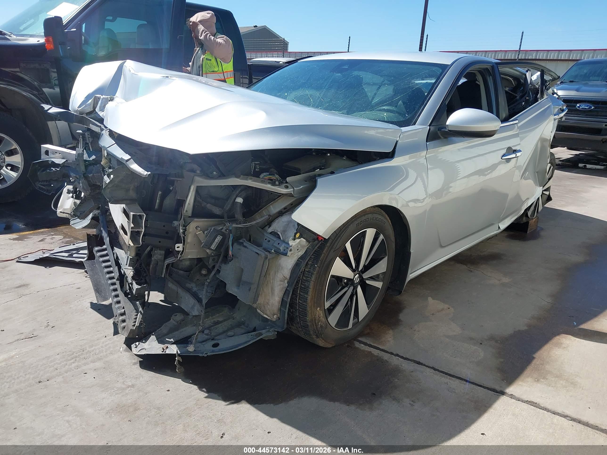NISSAN ALTIMA image 2