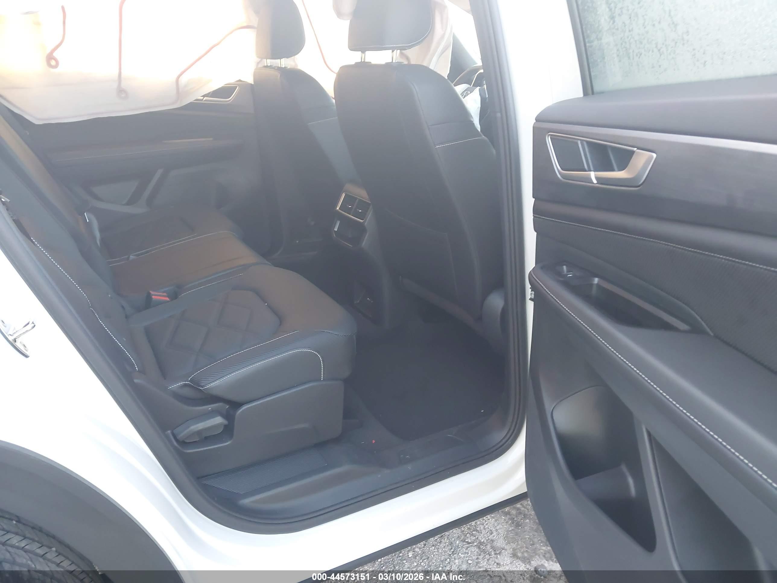 VOLKSWAGEN ATLAS image 8