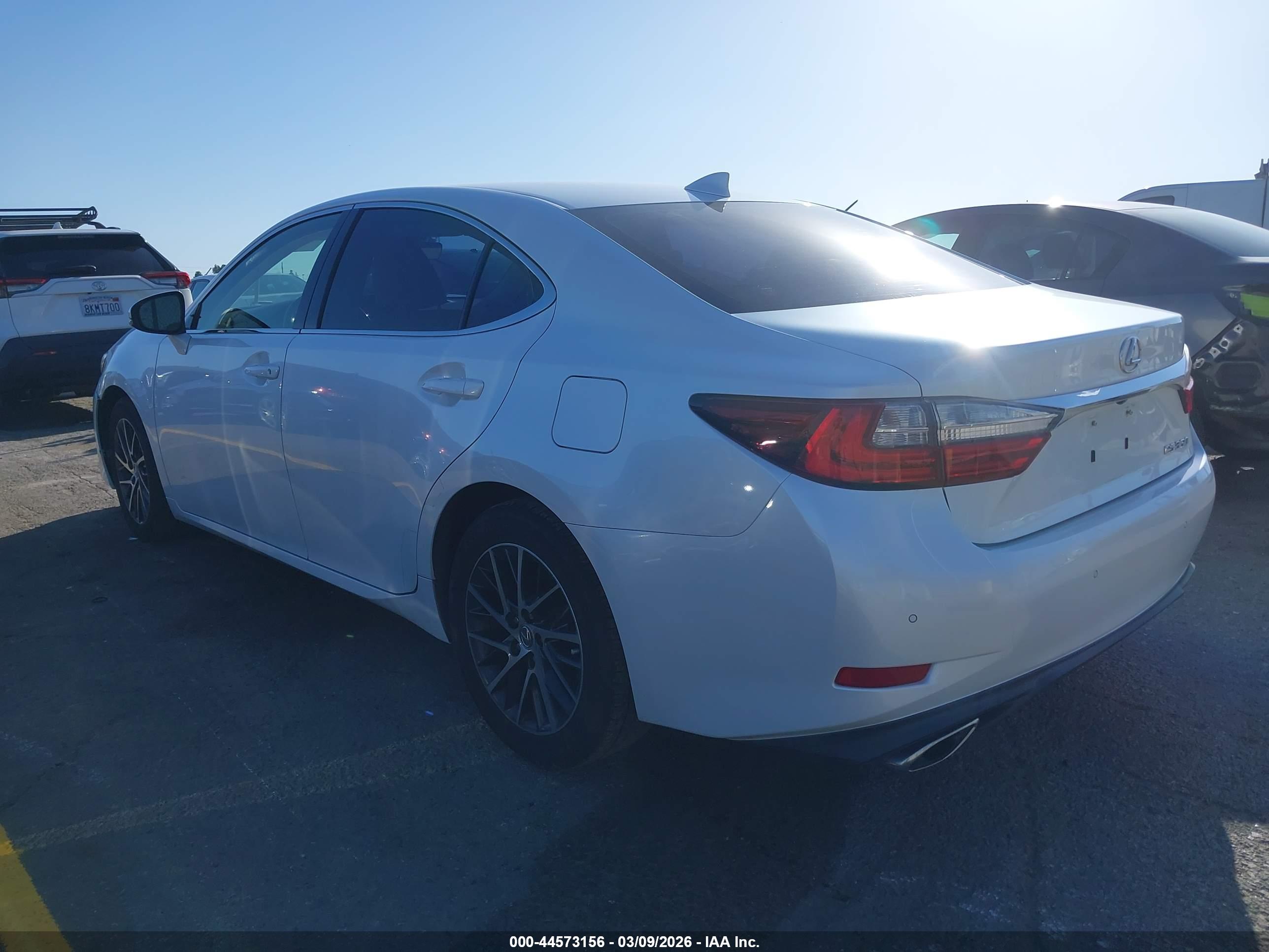 LEXUS ES image 3