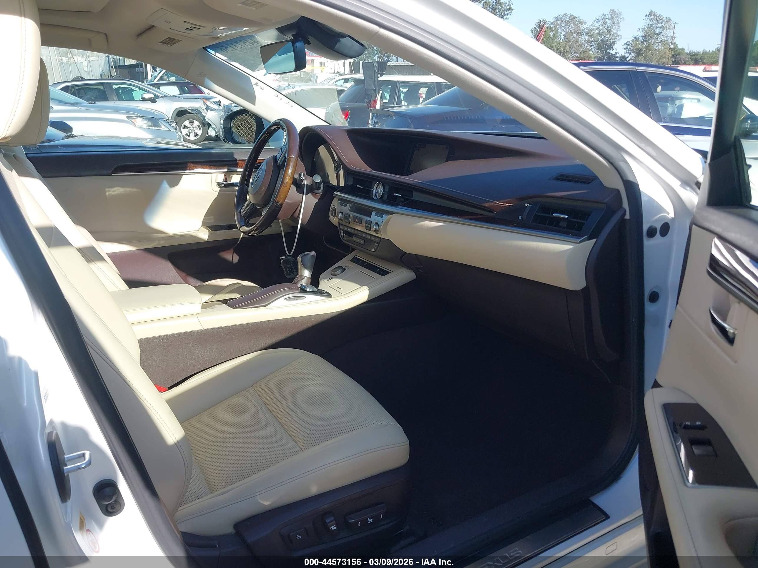 LEXUS ES image 5