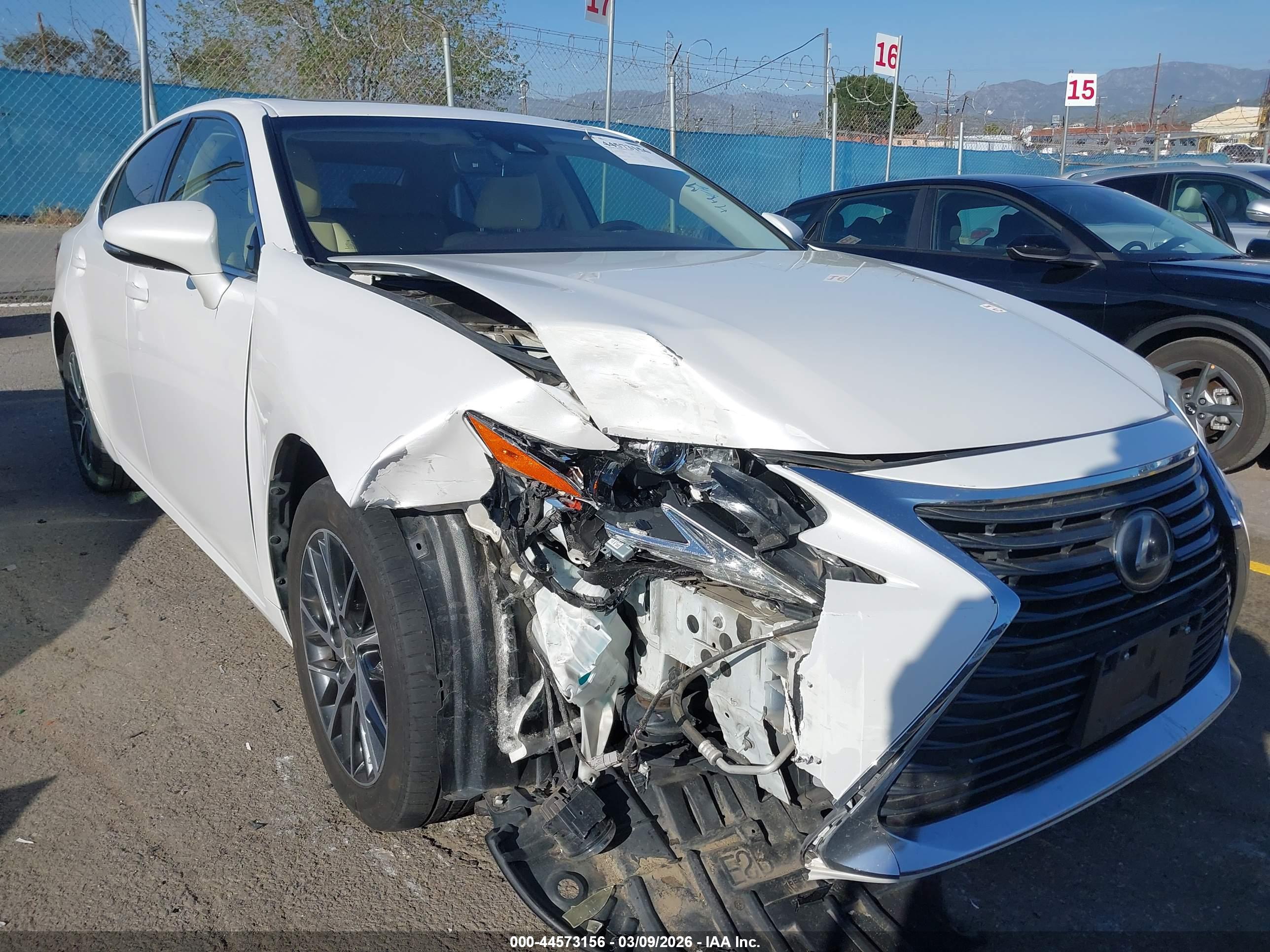 LEXUS ES image 6