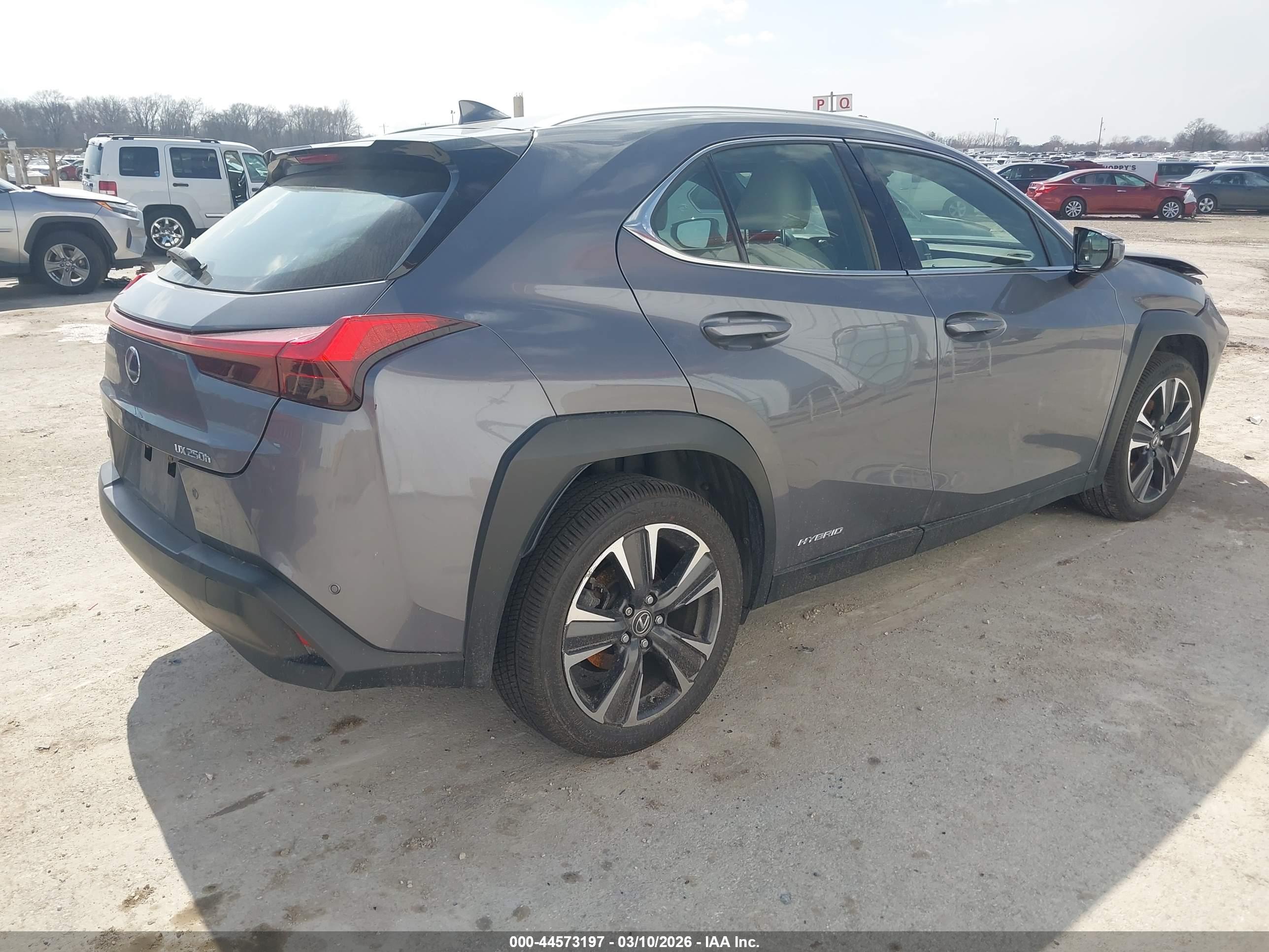 LEXUS UX image 4