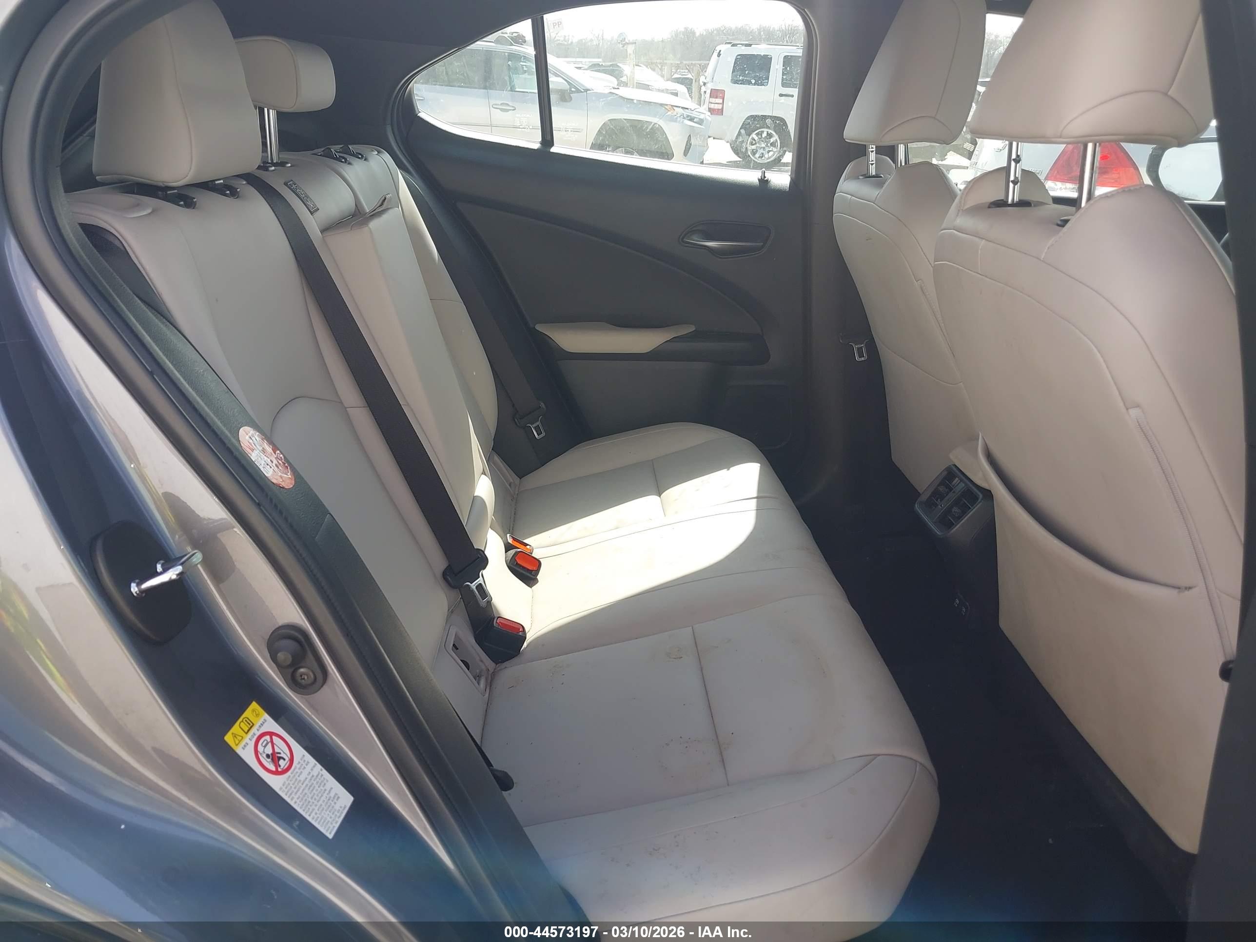 LEXUS UX image 8