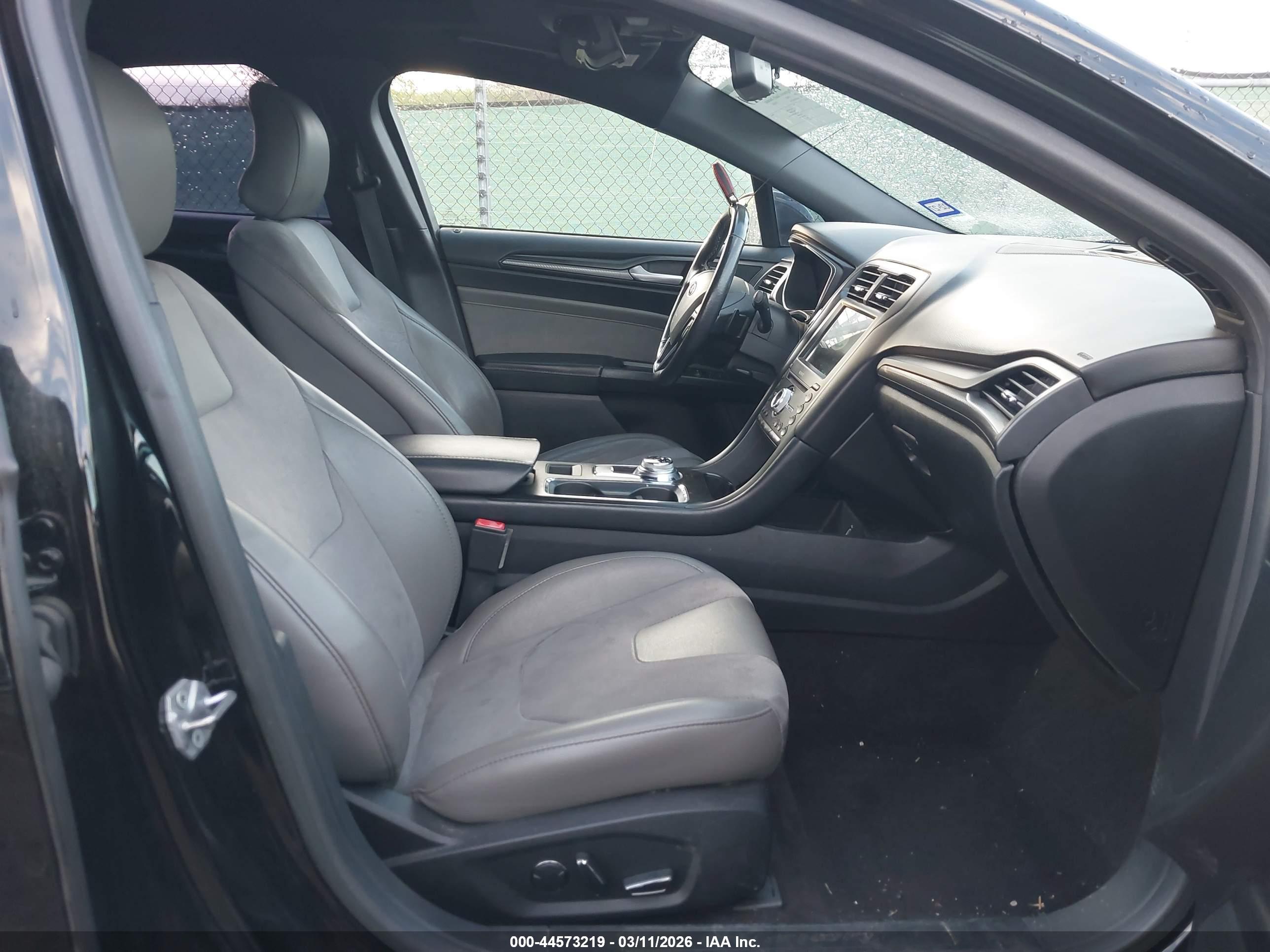FORD FUSION image 5