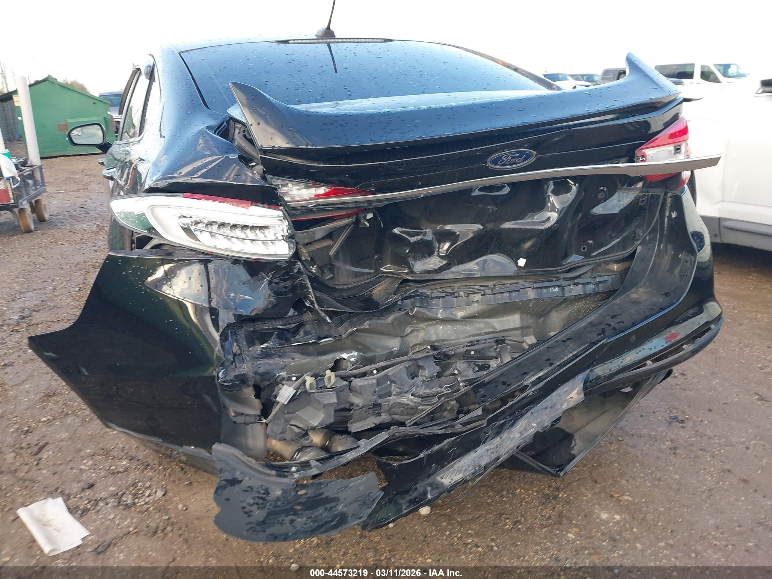 FORD FUSION image 6