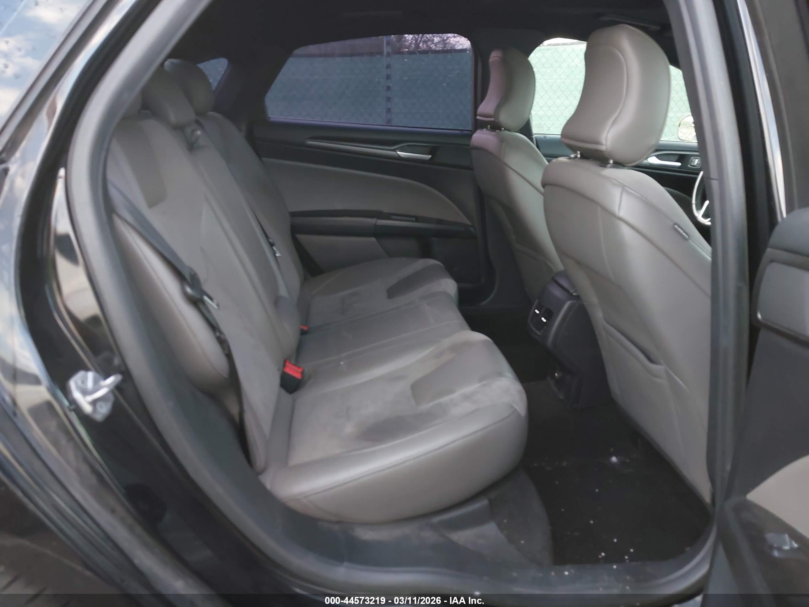 FORD FUSION image 8