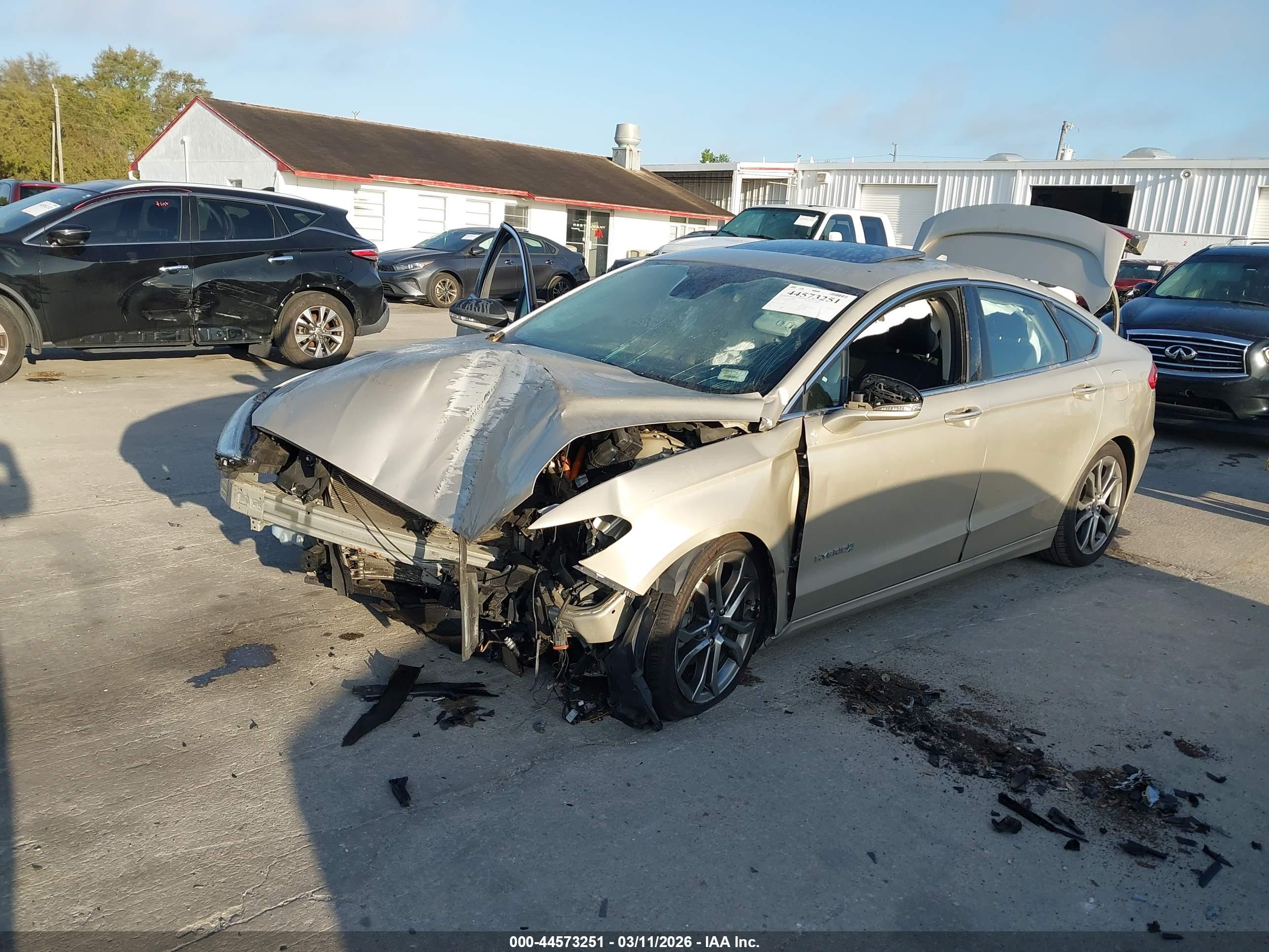 FORD FUSION image 2