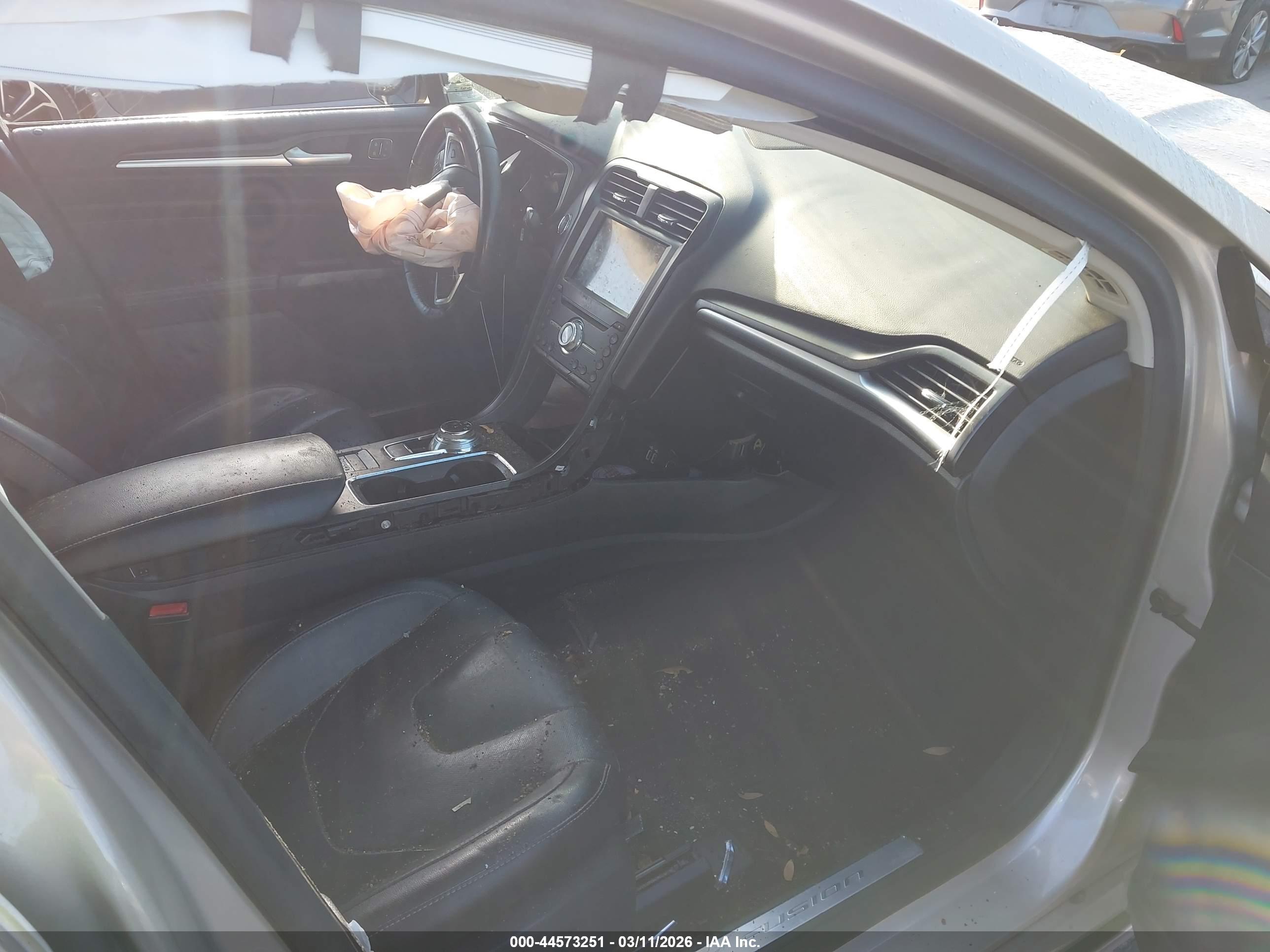FORD FUSION image 5