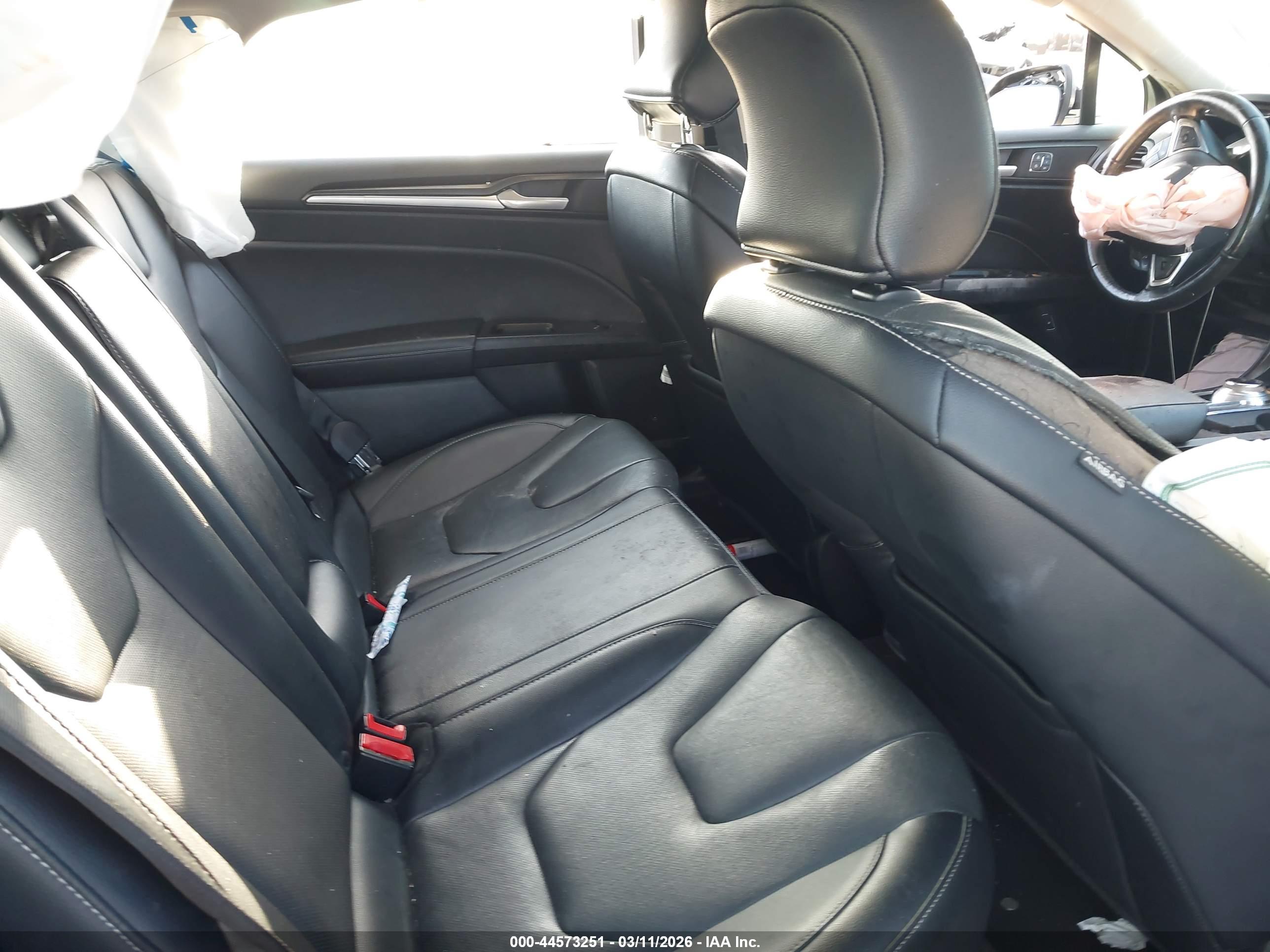 FORD FUSION image 8