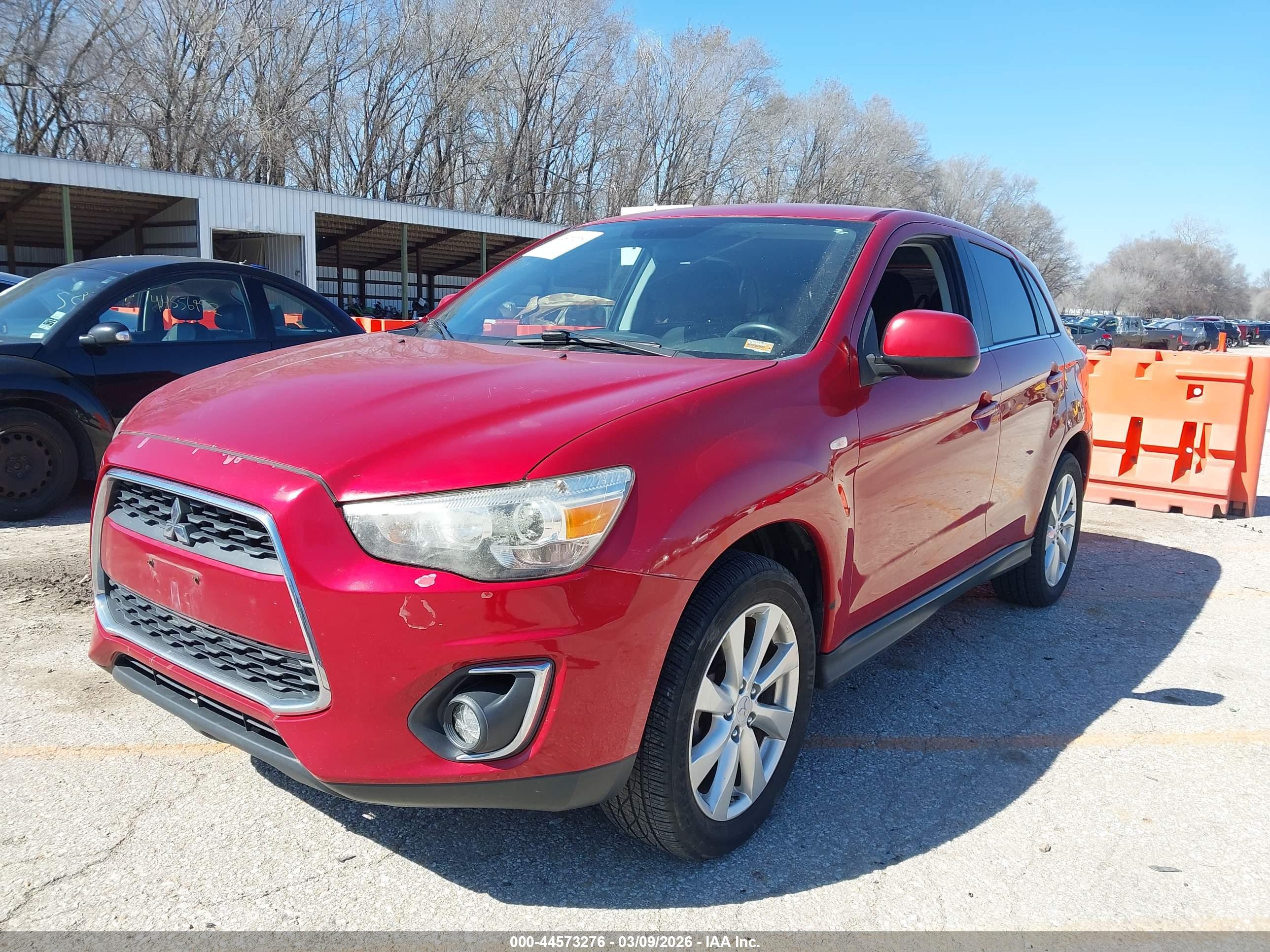 MITSUBISHI OUTLANDER image 2