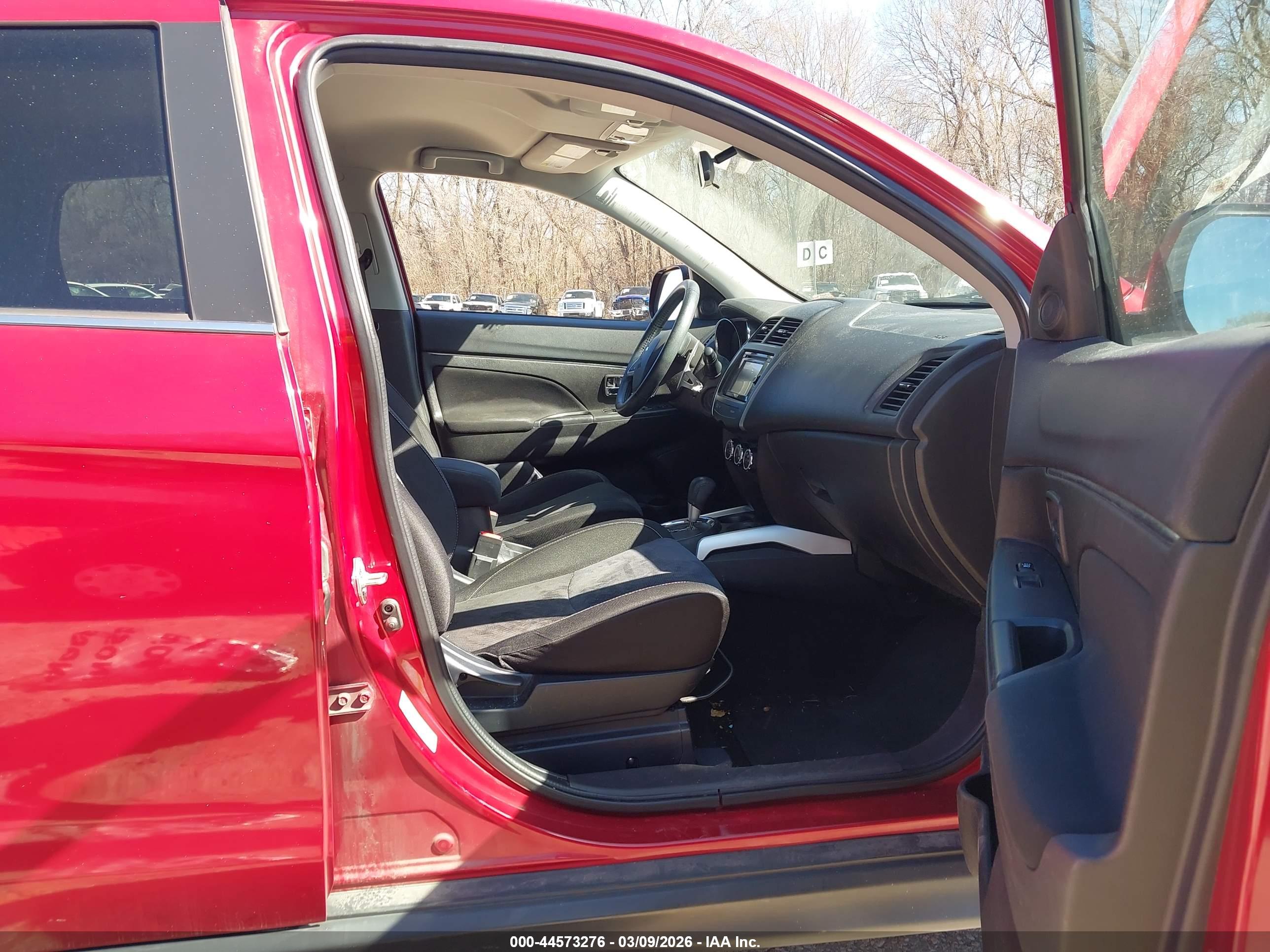 MITSUBISHI OUTLANDER image 5
