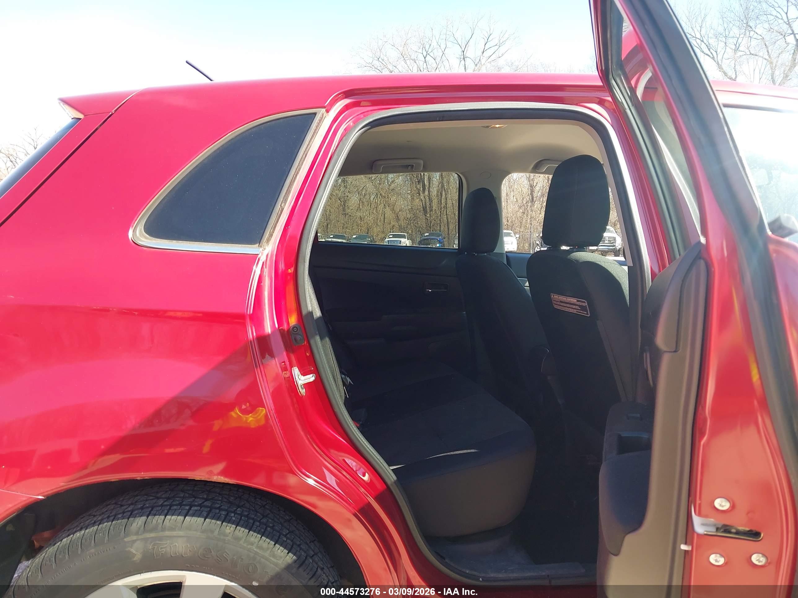 MITSUBISHI OUTLANDER image 8